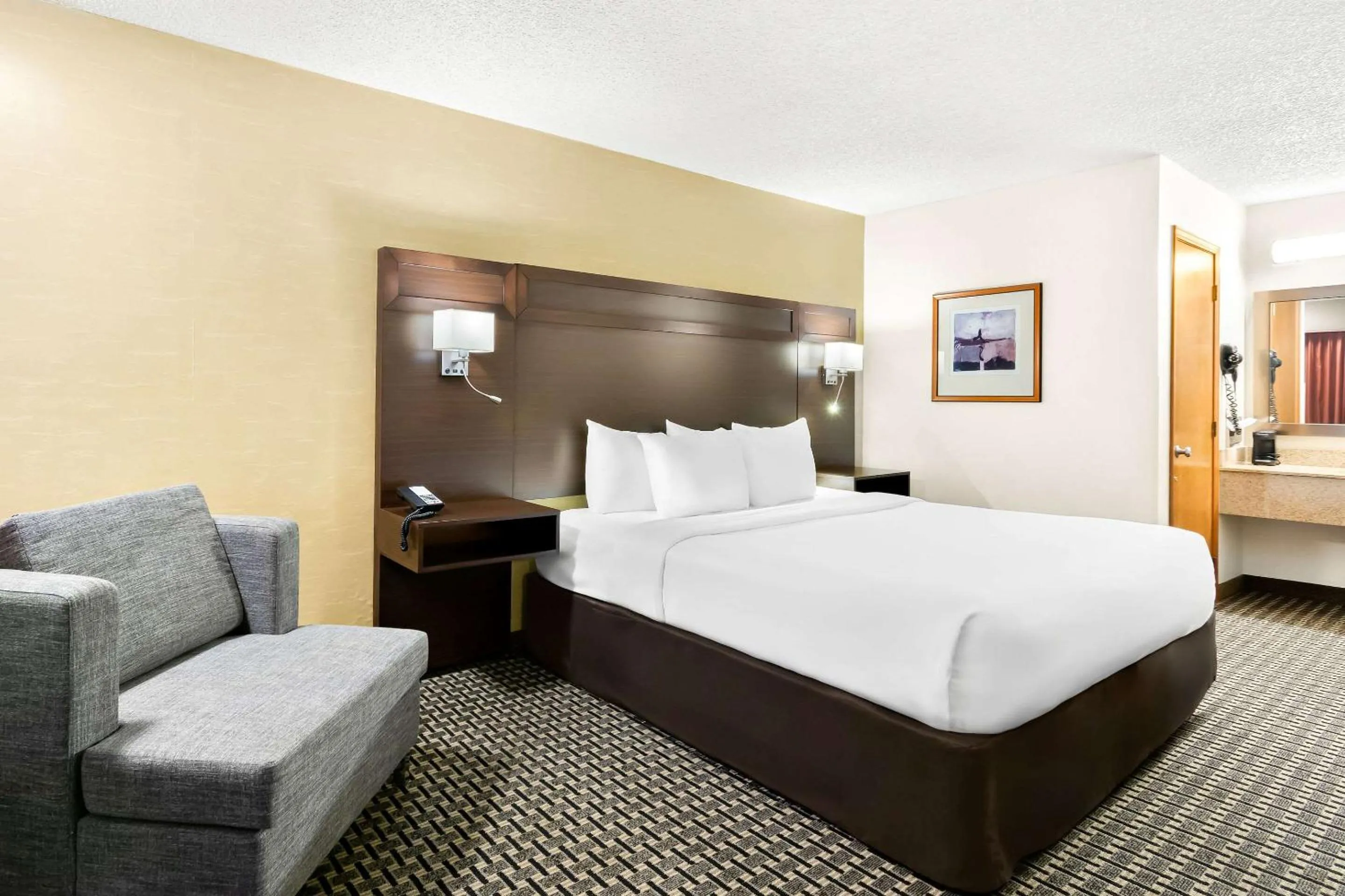 Bedroom, Bed in Quality Inn Mount Vernon