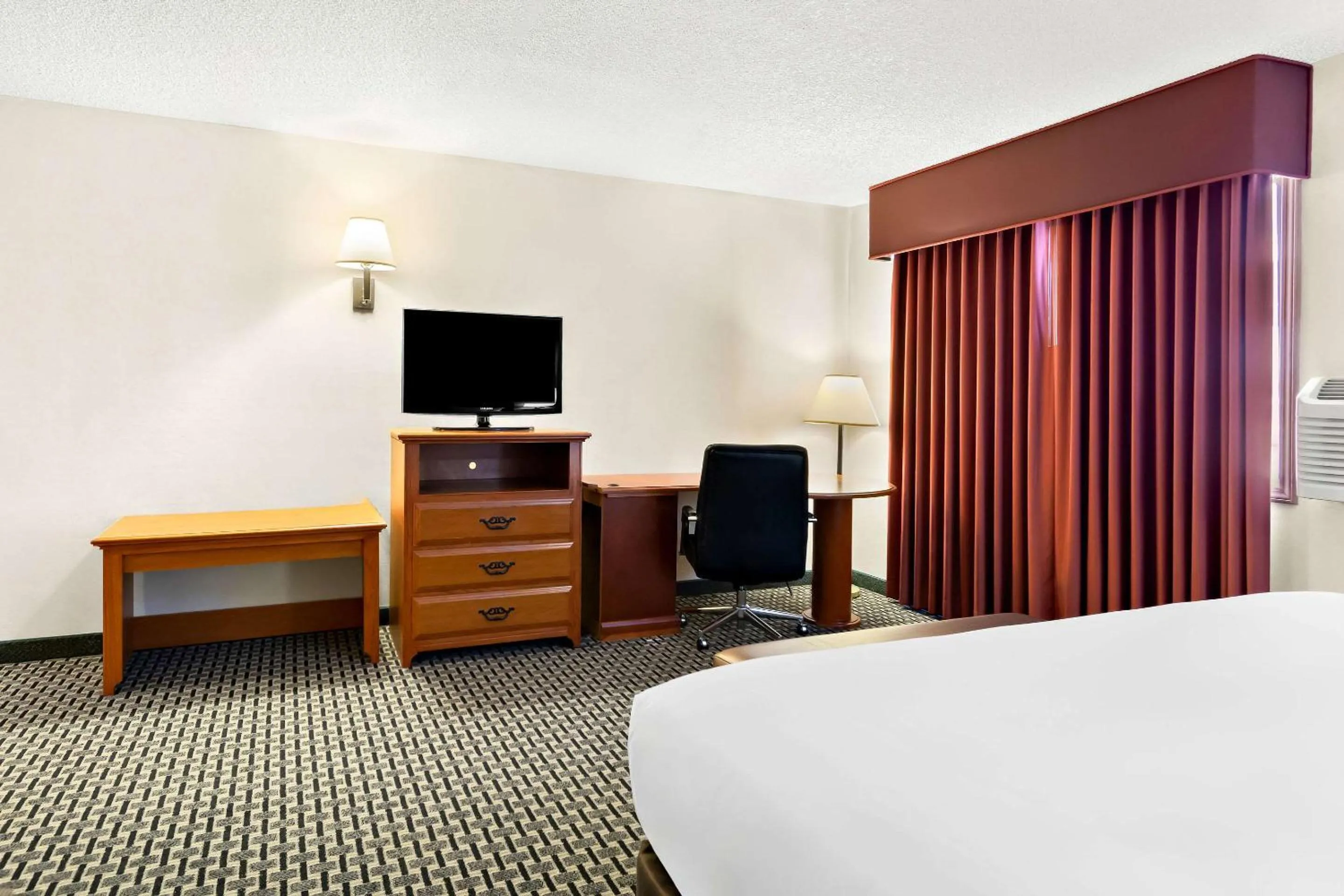 Bedroom, Bed in Quality Inn Mount Vernon