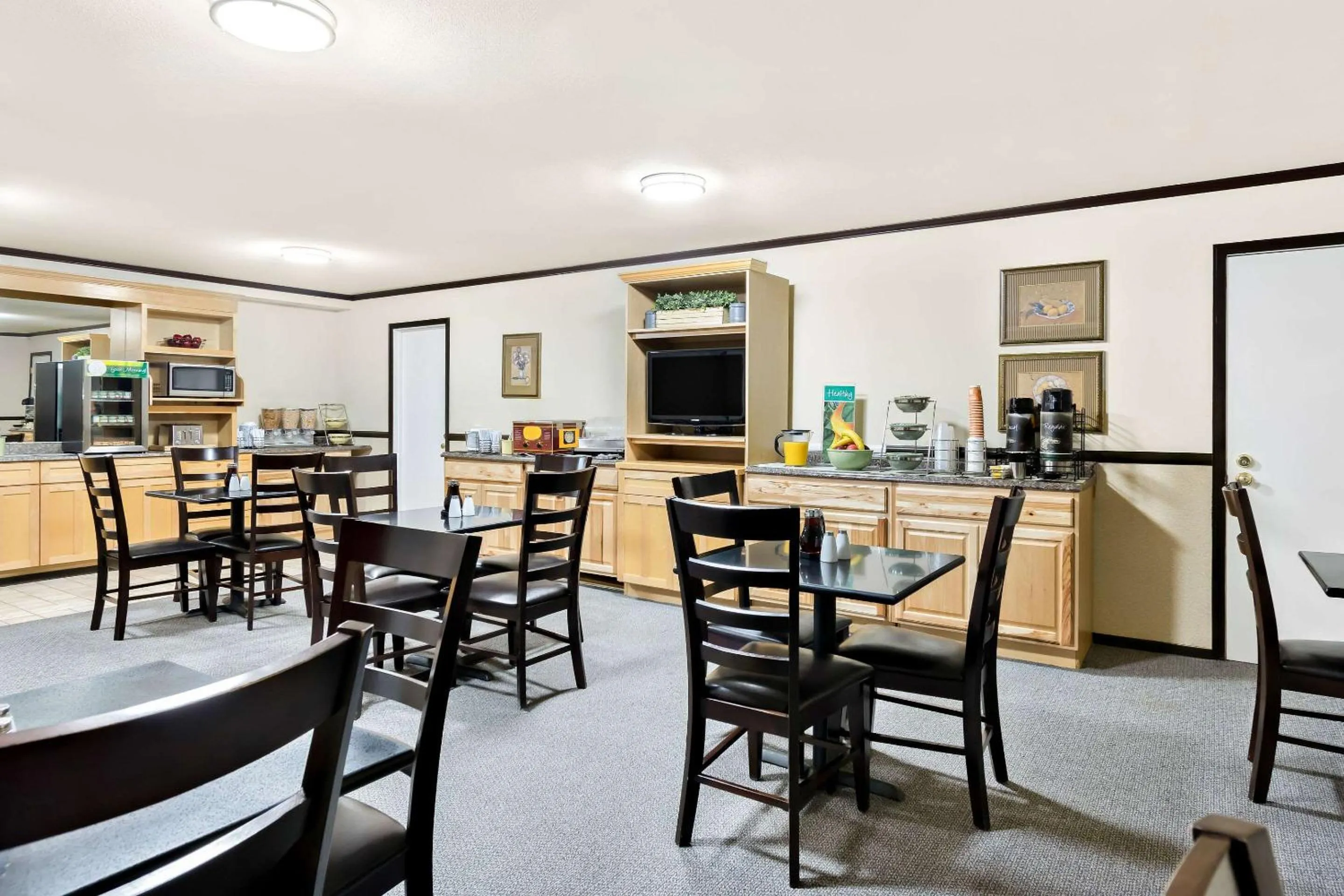 Breakfast in Quality Inn Mount Vernon