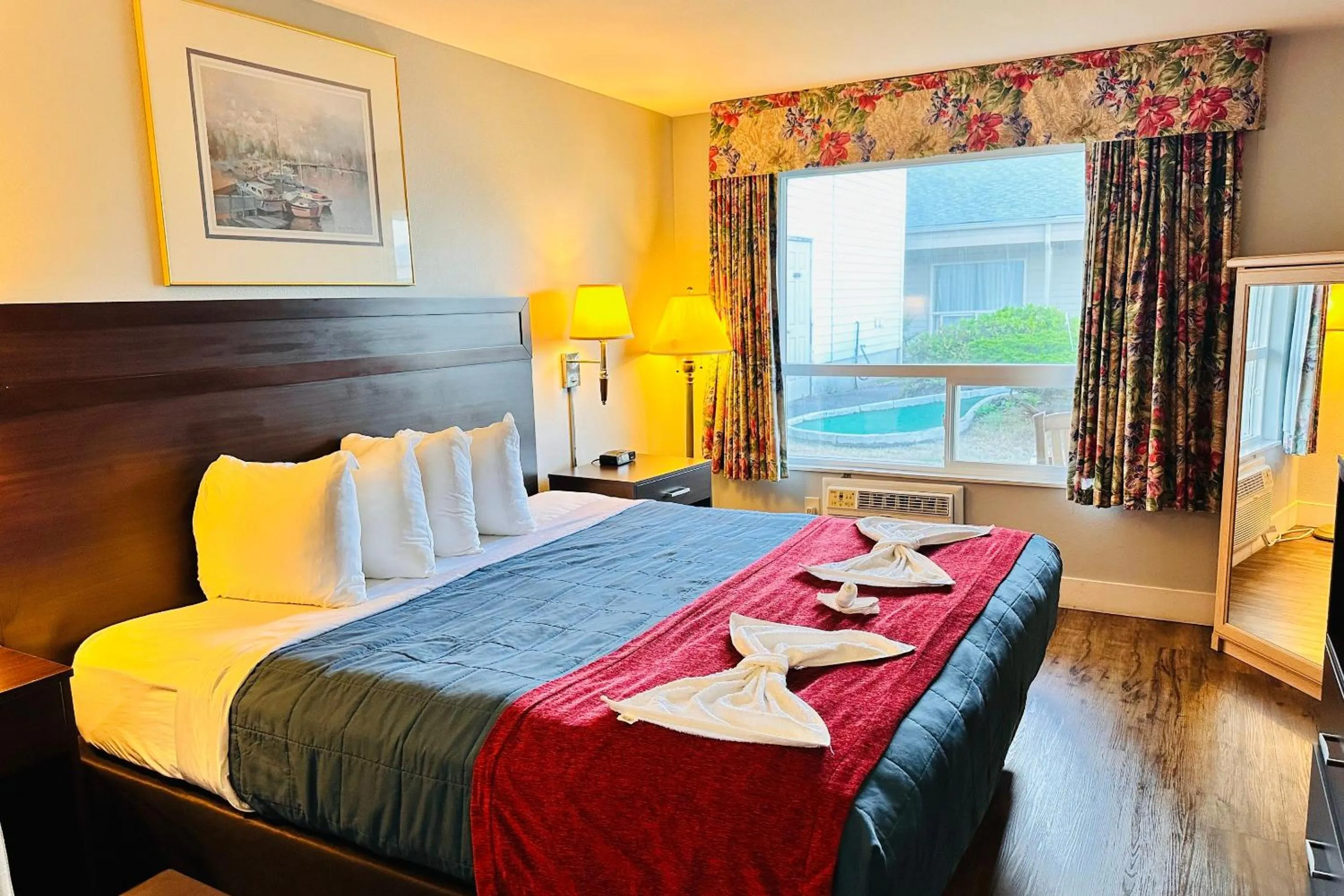 Bed in Ocean Paradise Hotel & Resort