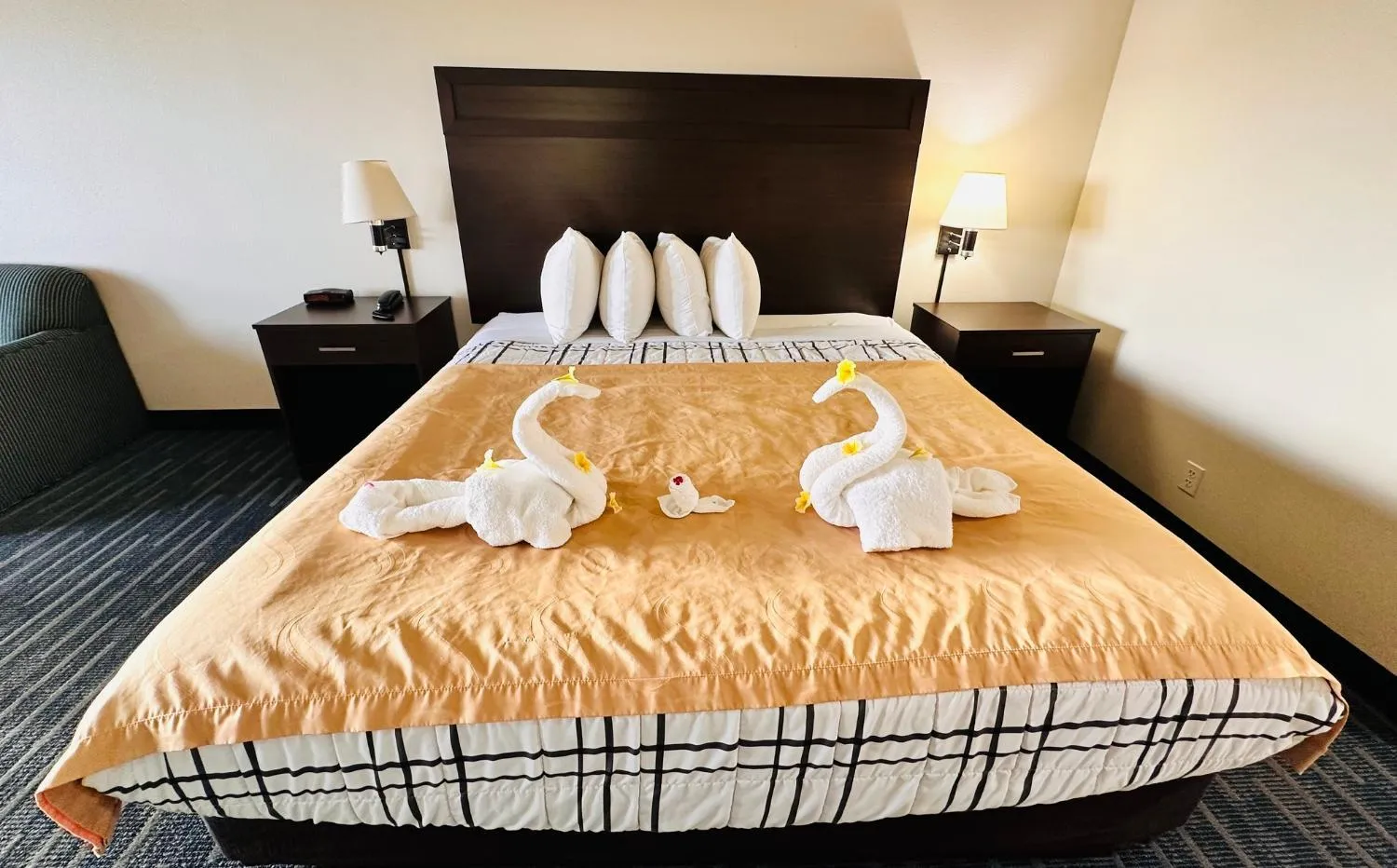 Bed in Ocean Paradise Hotel & Resort