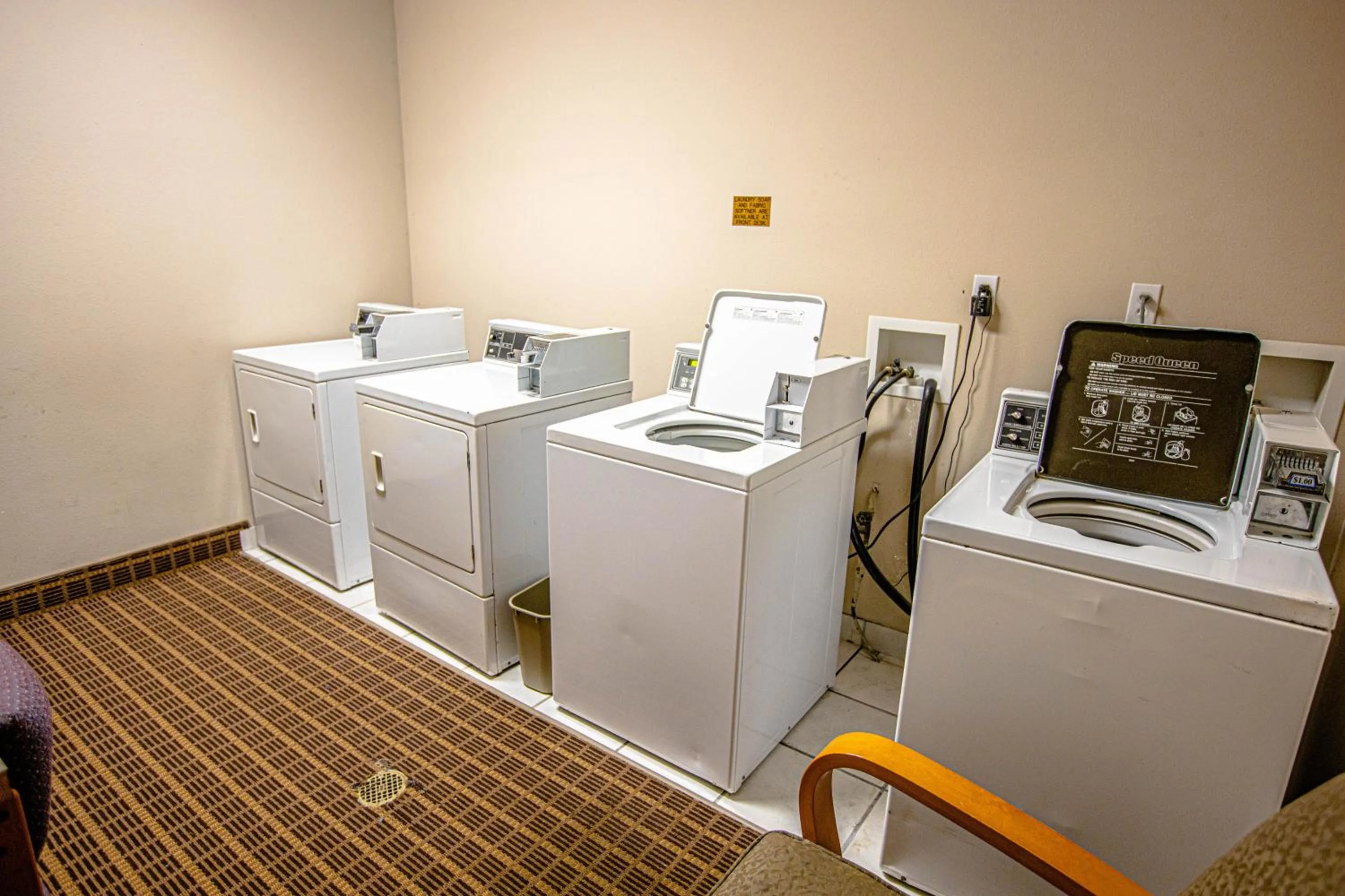 washing machine in Ocean Paradise Hotel & Resort