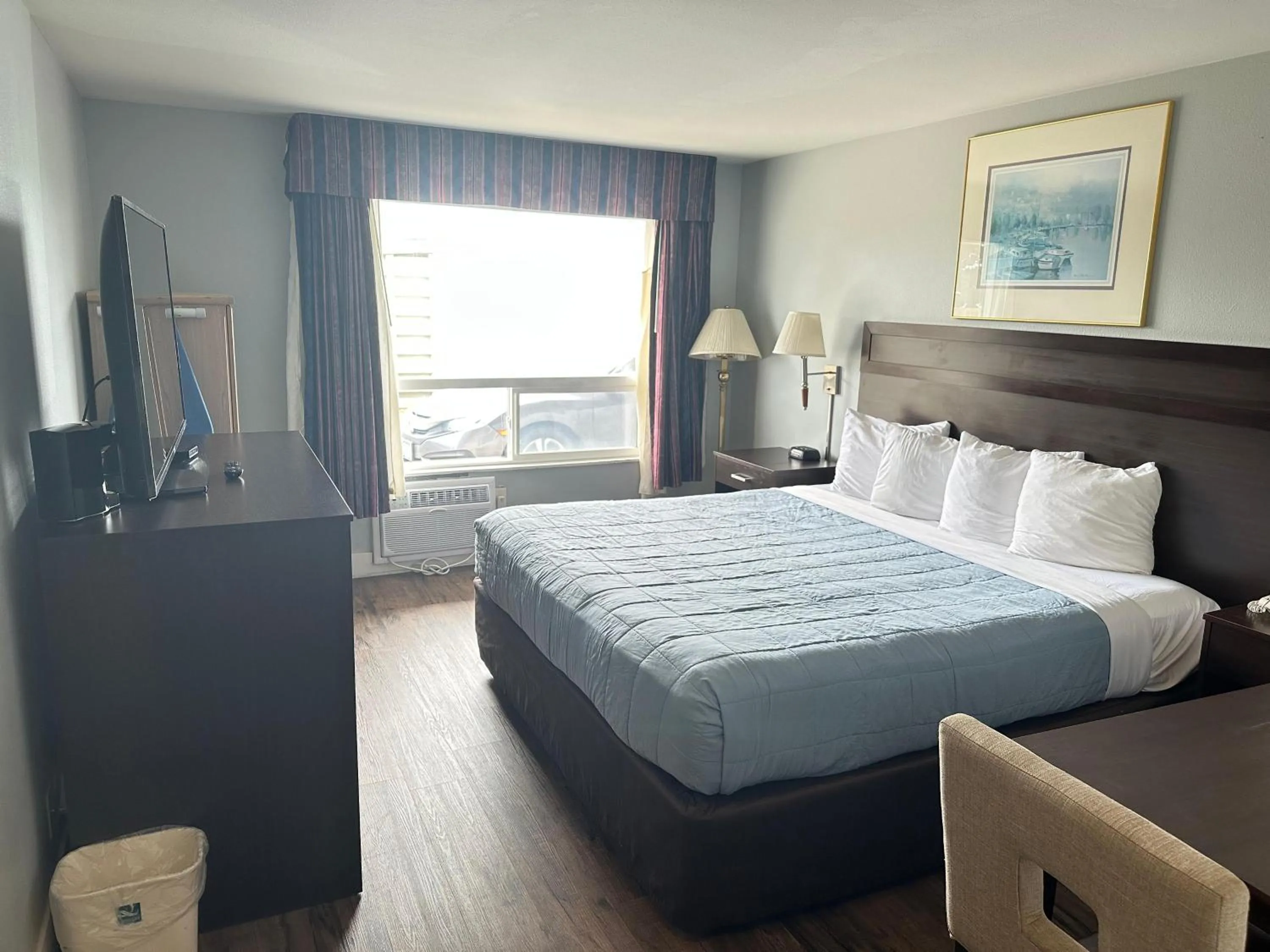 Bed in Coratel Inn and Suites By Jasper Ocean Shores