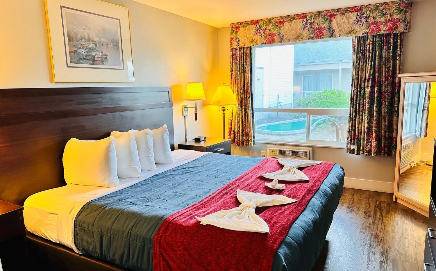 Bed in Ocean Paradise Hotel & Resort