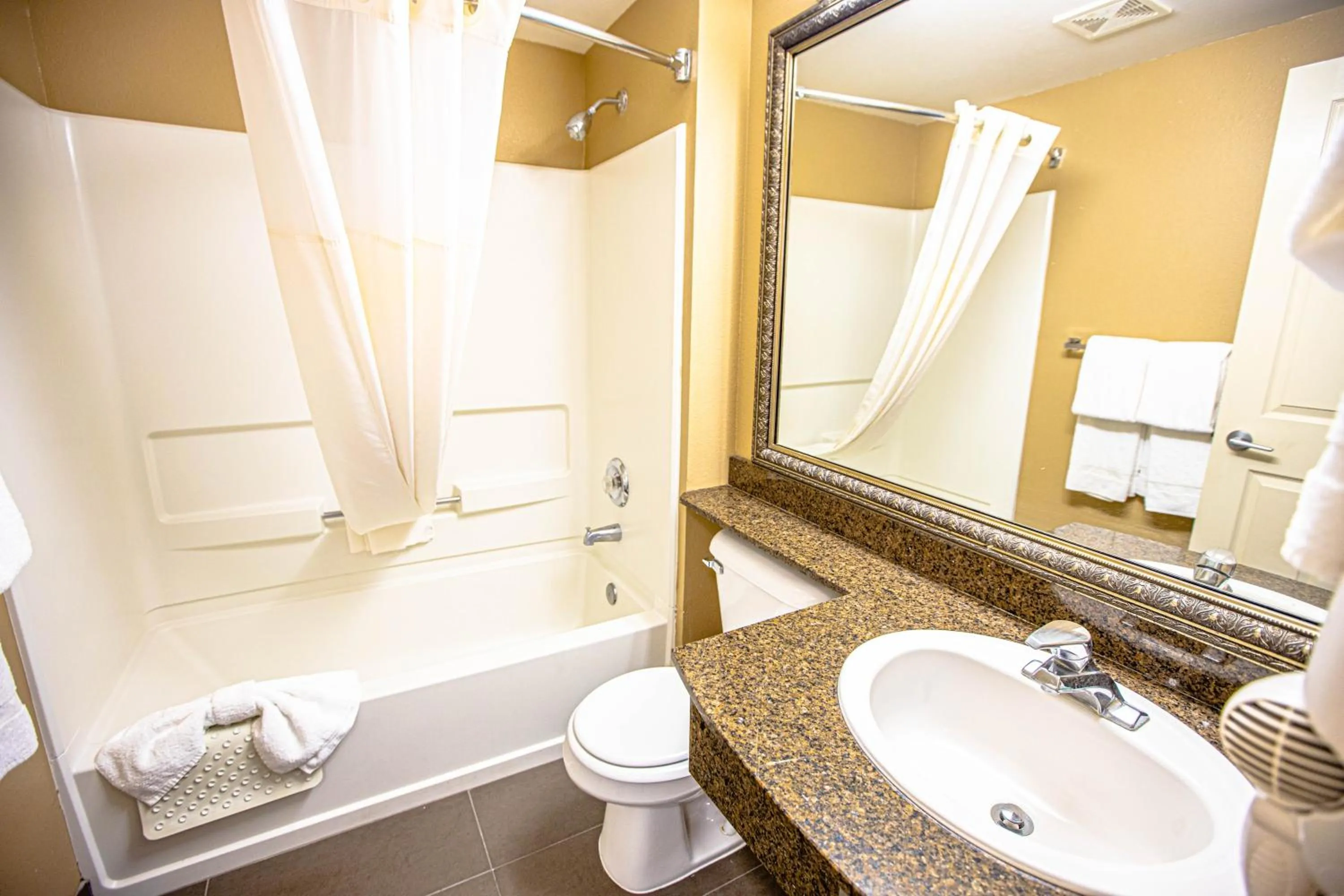 Shower in Ocean Paradise Hotel & Resort