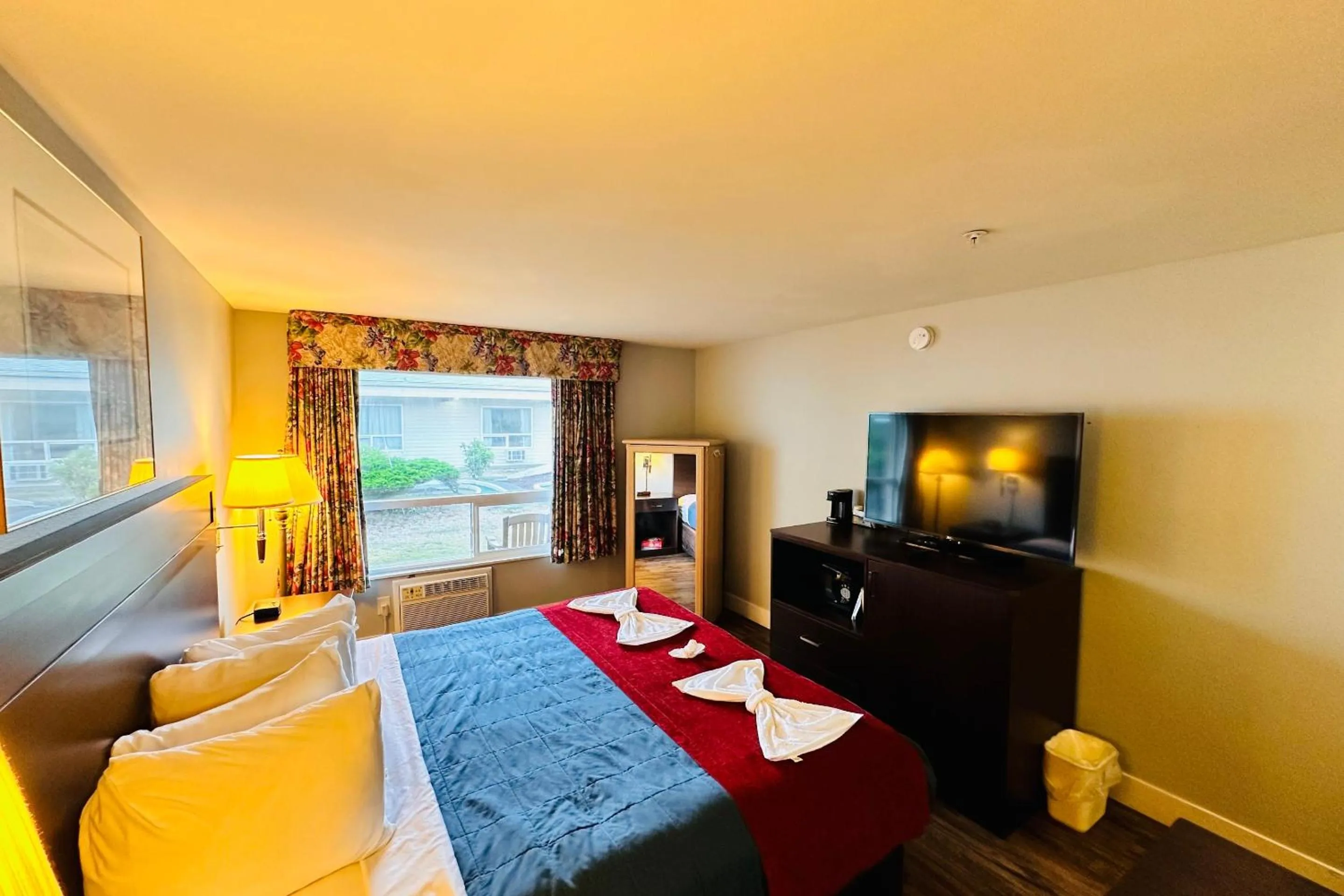 Bed in Ocean Paradise Hotel & Resort