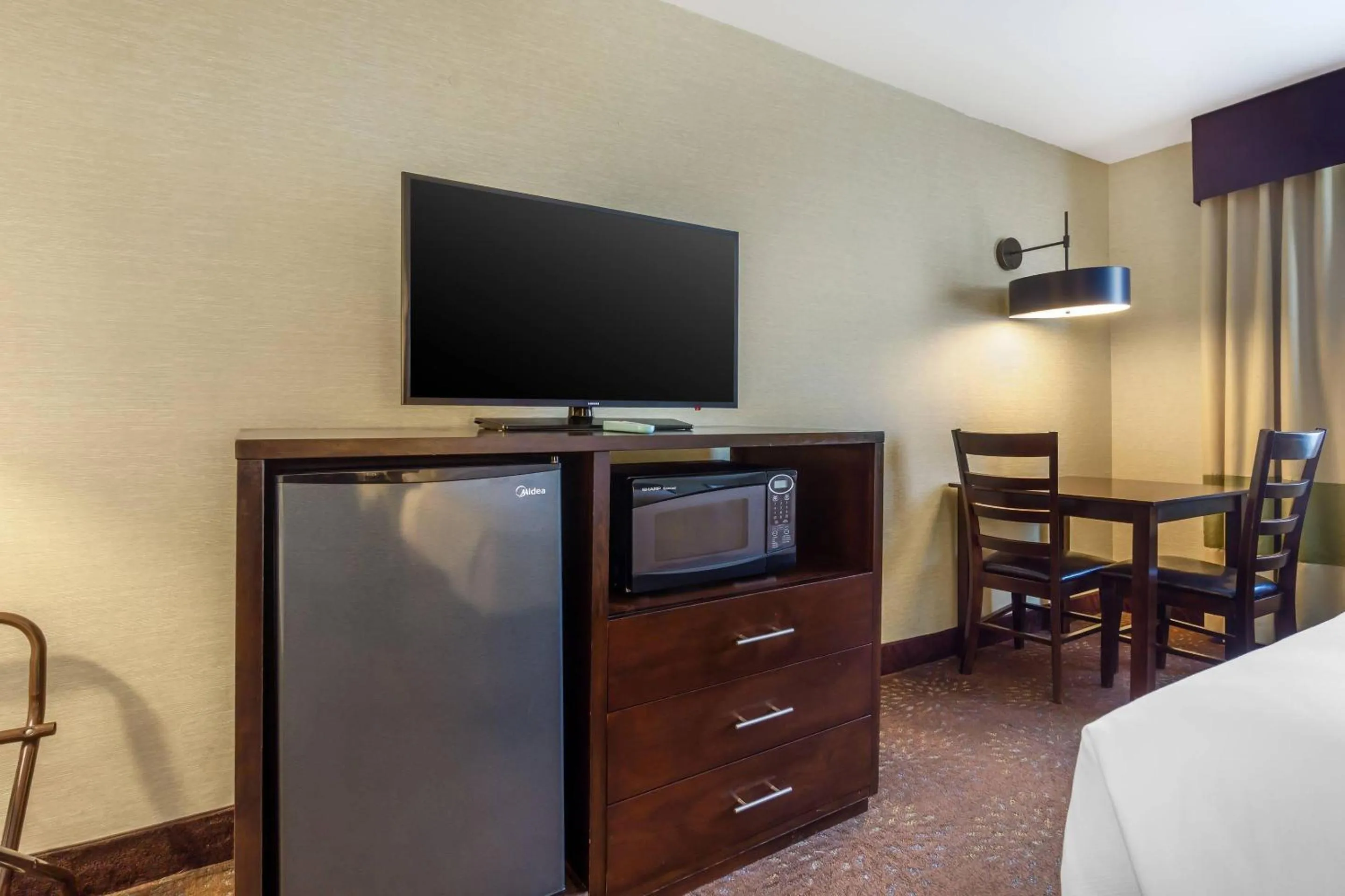 Bedroom, Bed in Comfort Inn Federal Way - Seattle