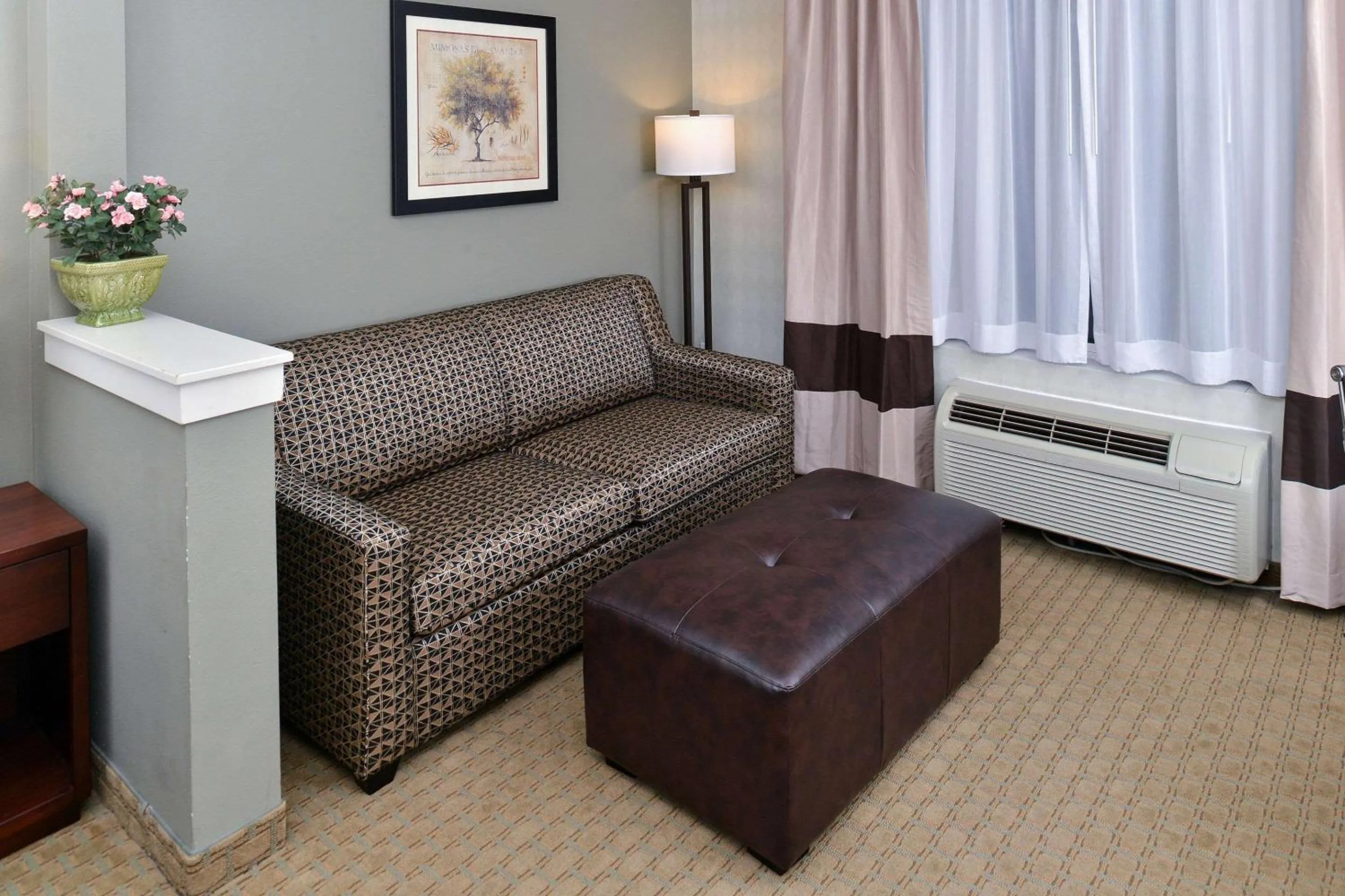 Photo of the whole room in Comfort Suites Airport Tukwila Seattle