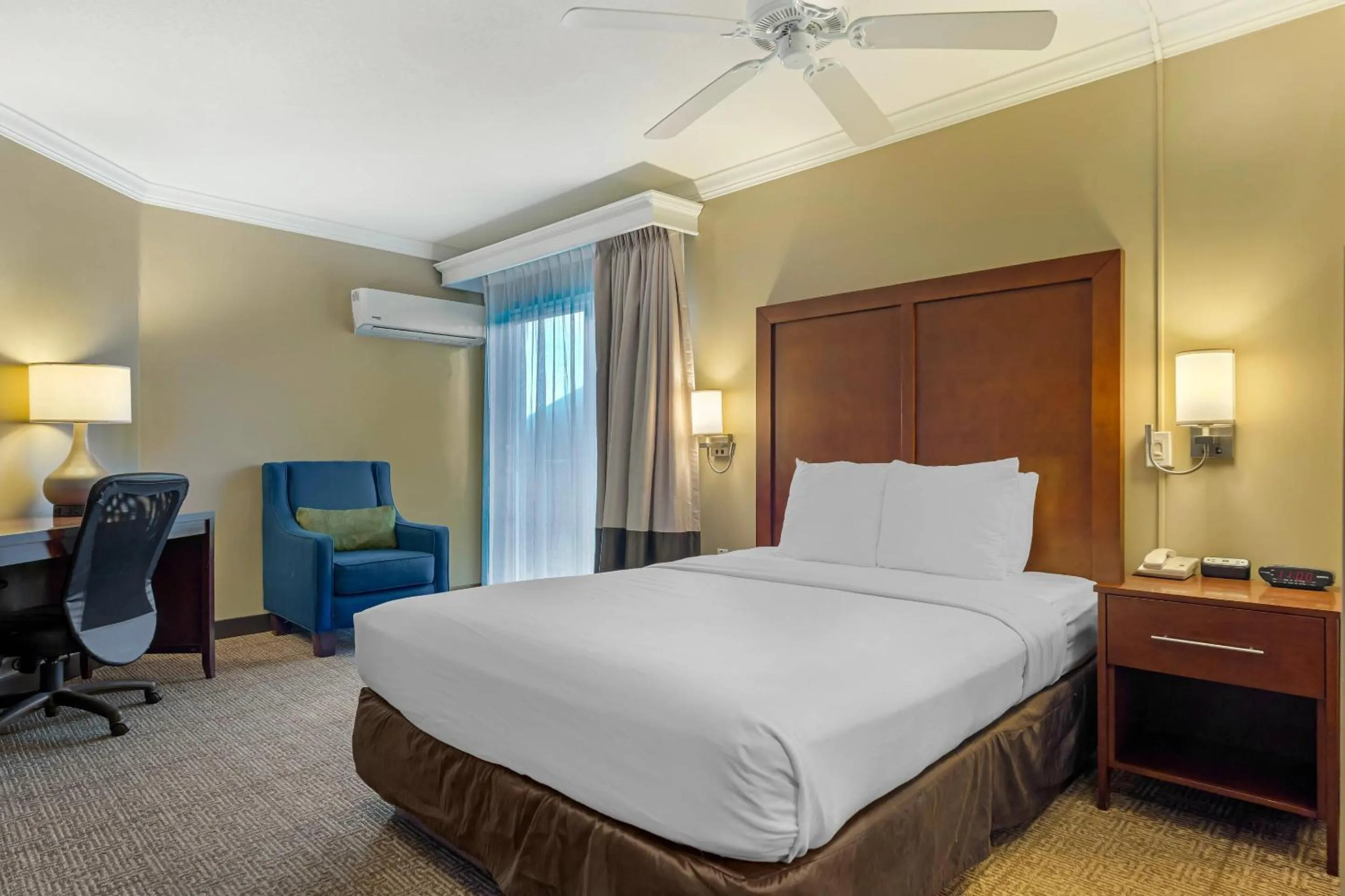 Bedroom, Bed in Comfort Inn & Suites Ocean Shores