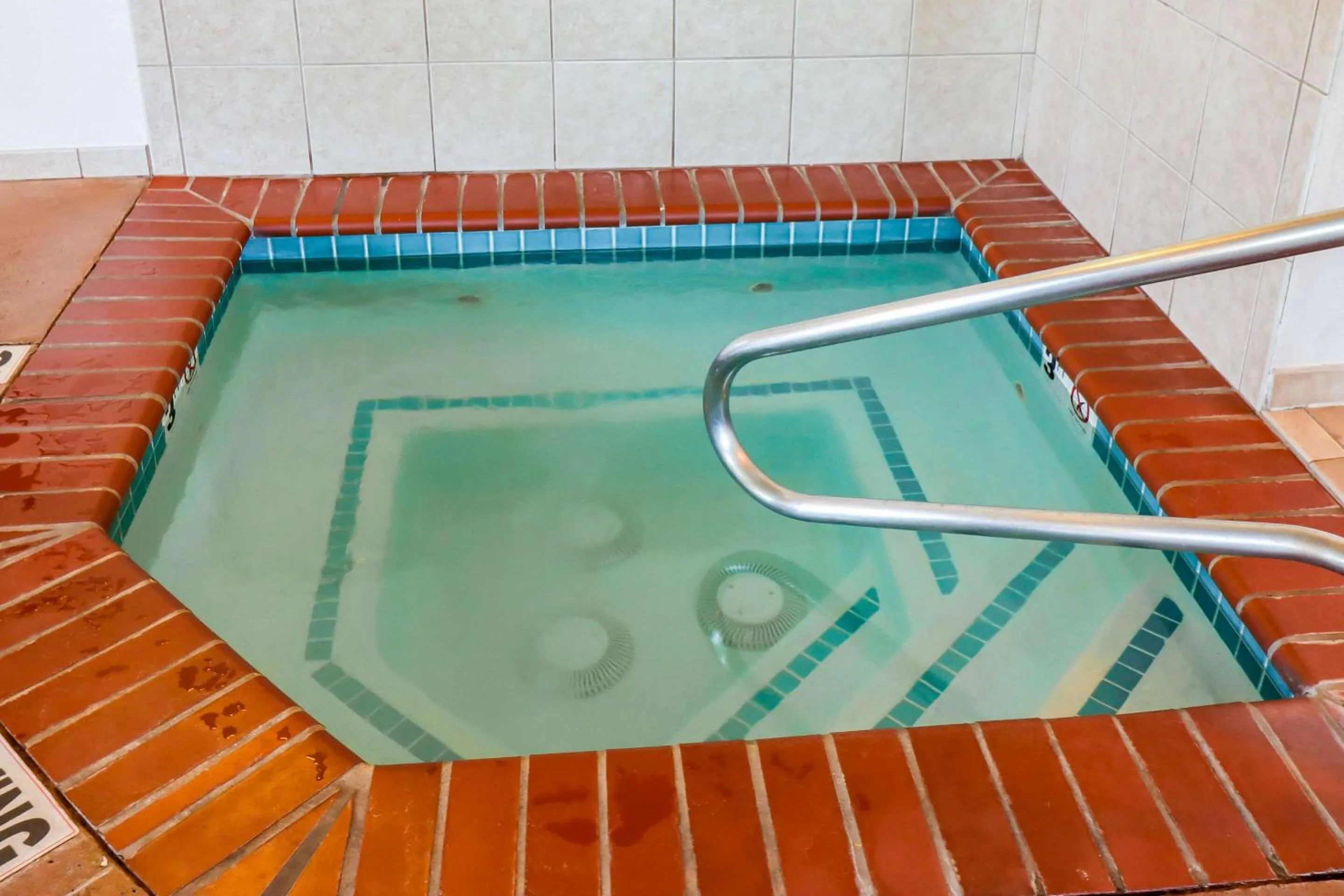 Swimming pool in Quality Inn & Suites Sequim at Olympic National Park