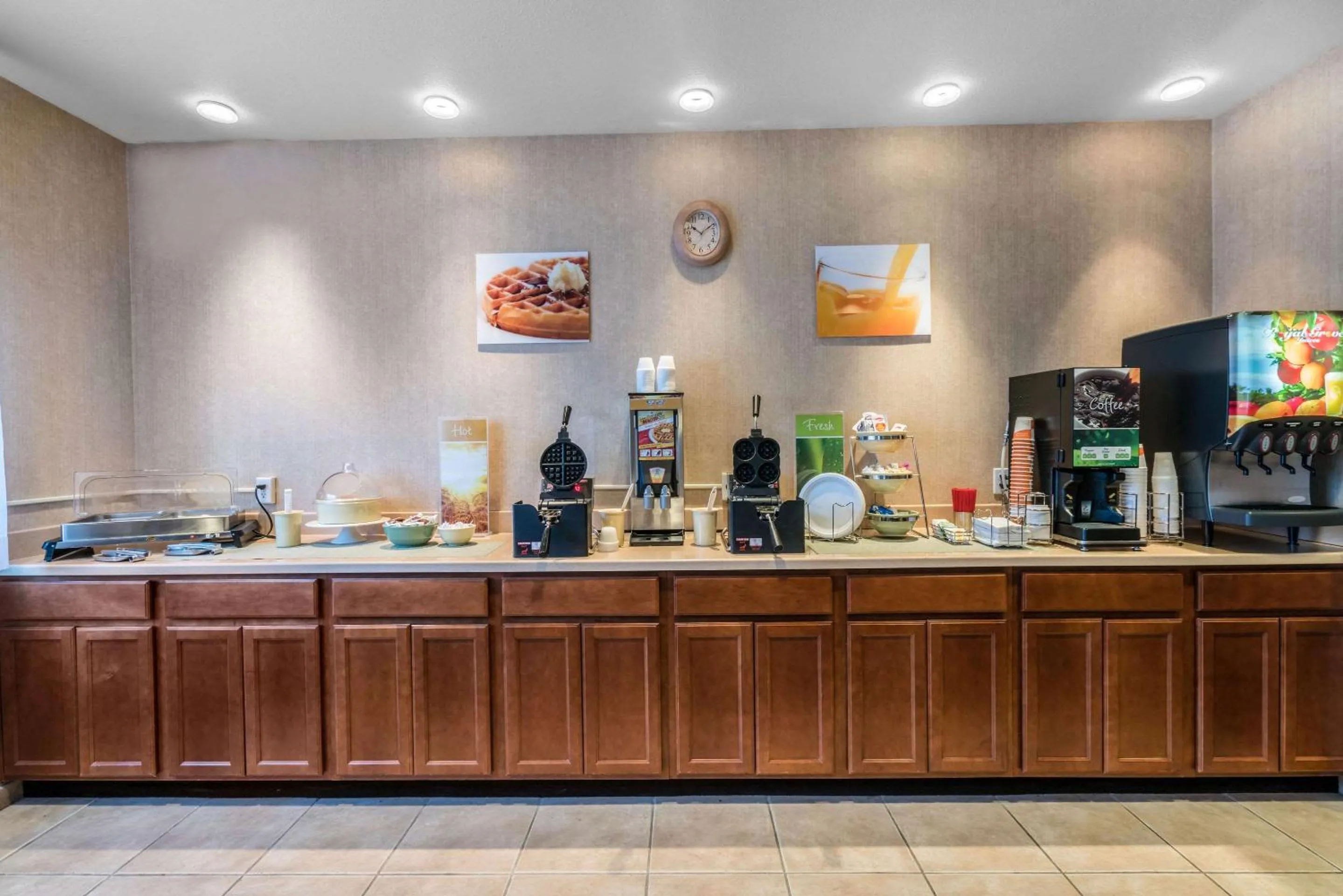 Breakfast in Quality Inn & Suites Sequim at Olympic National Park