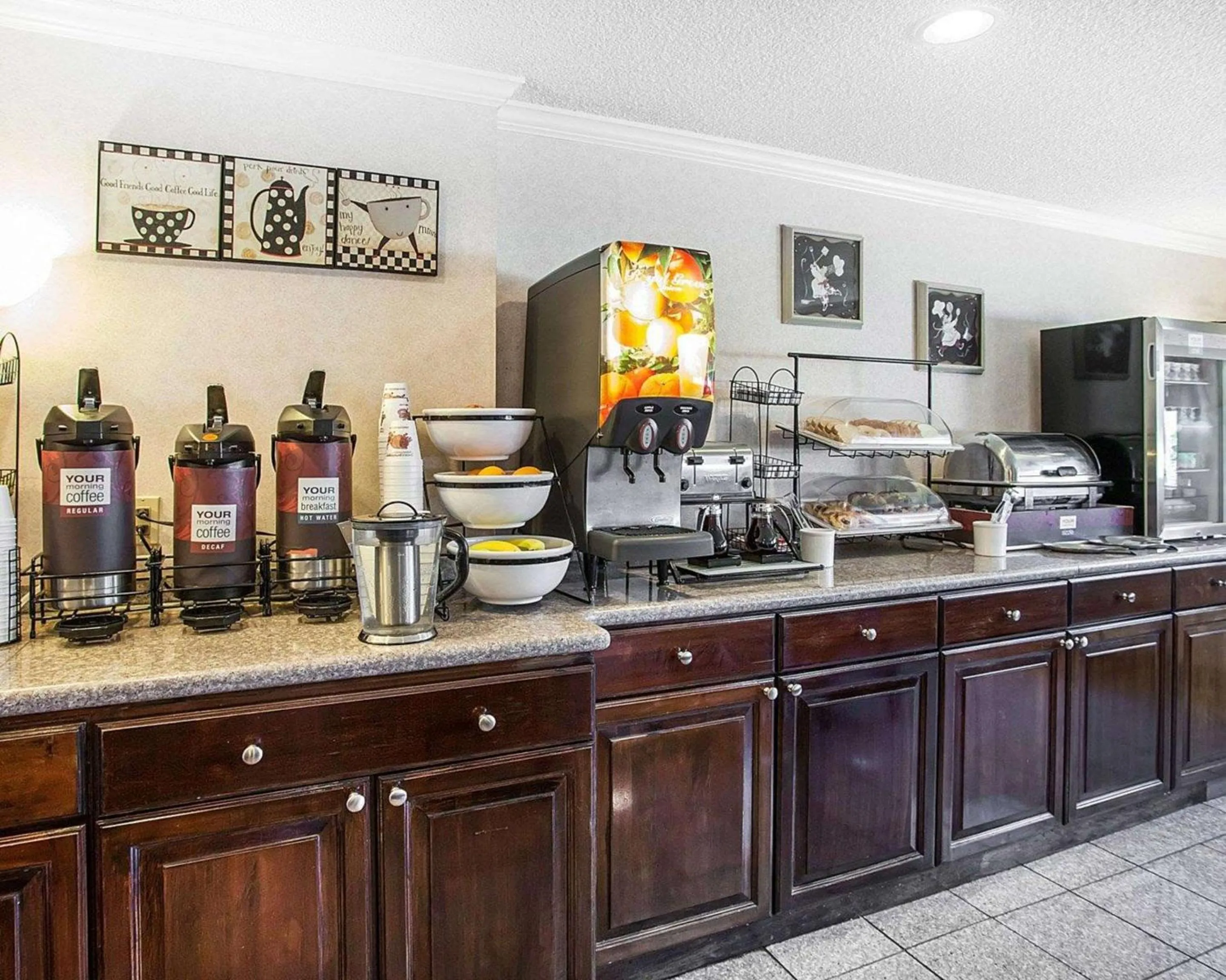 Breakfast in Quality Inn Kirkland