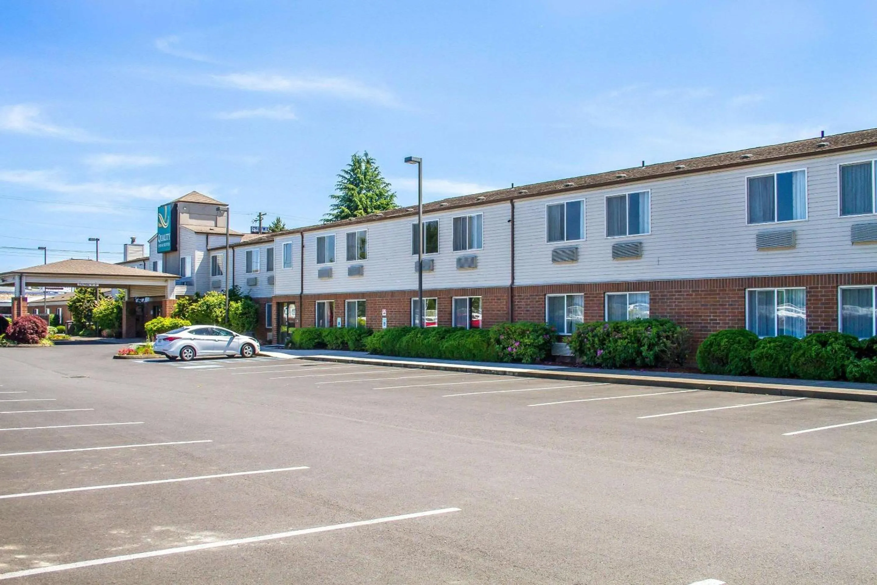 Property building in Quality Inn & Suites Longview Kelso