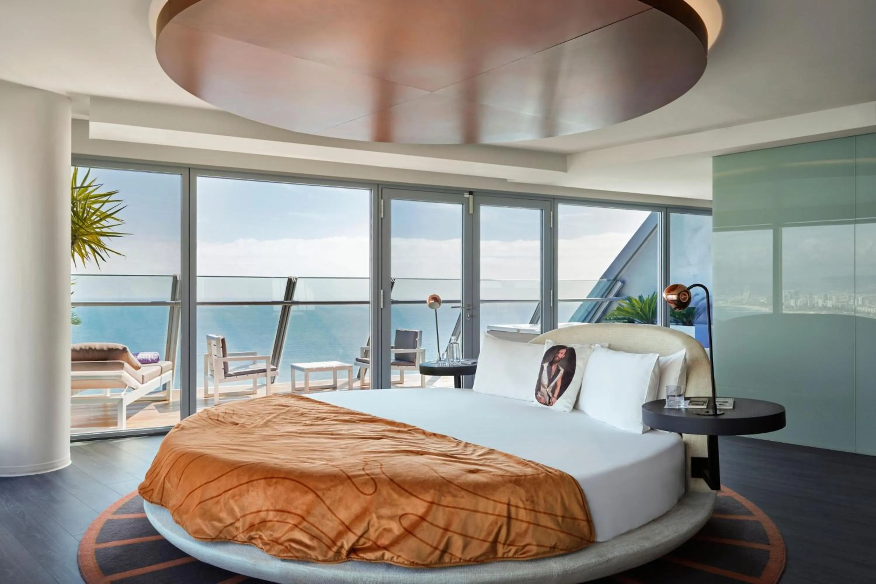 Photo of the whole room, Bed in W Barcelona