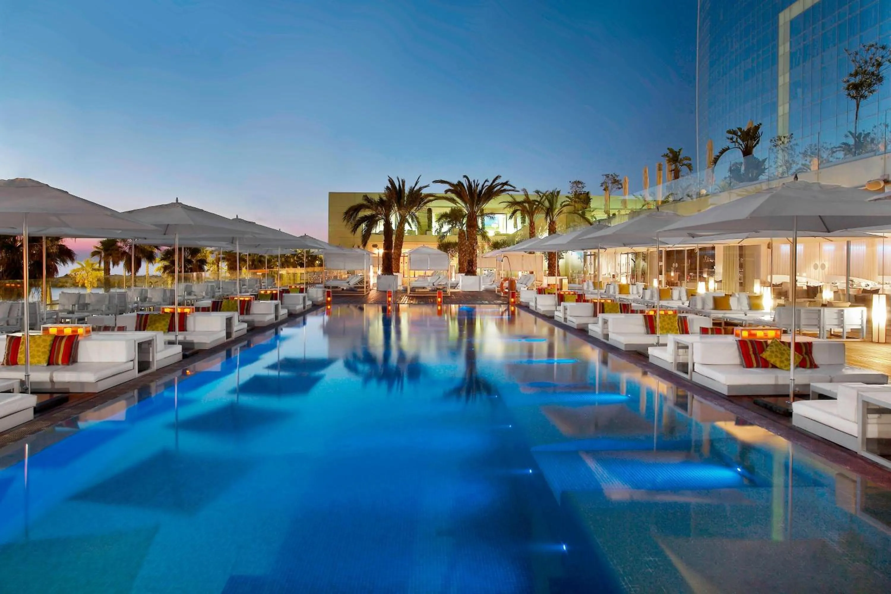 Restaurant/places to eat in W Barcelona