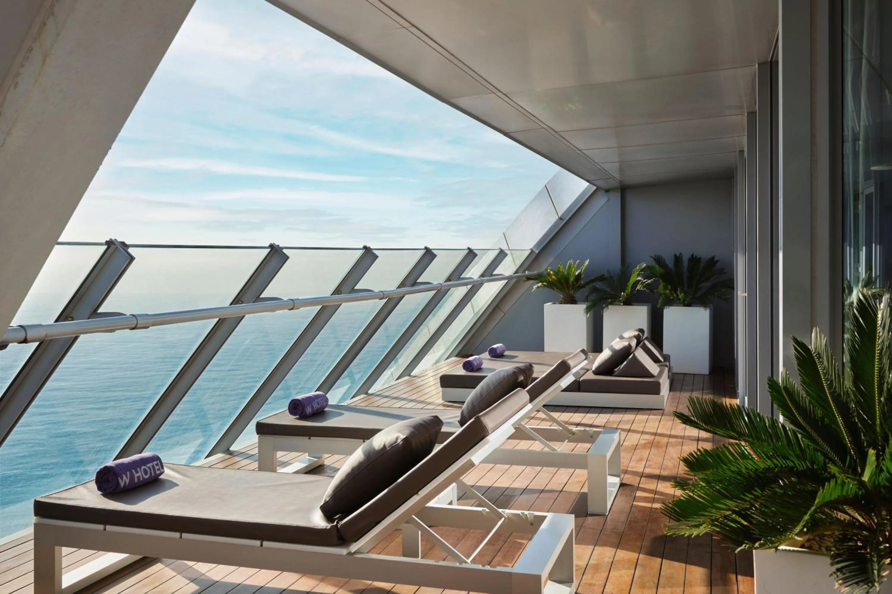 Photo of the whole room in W Barcelona