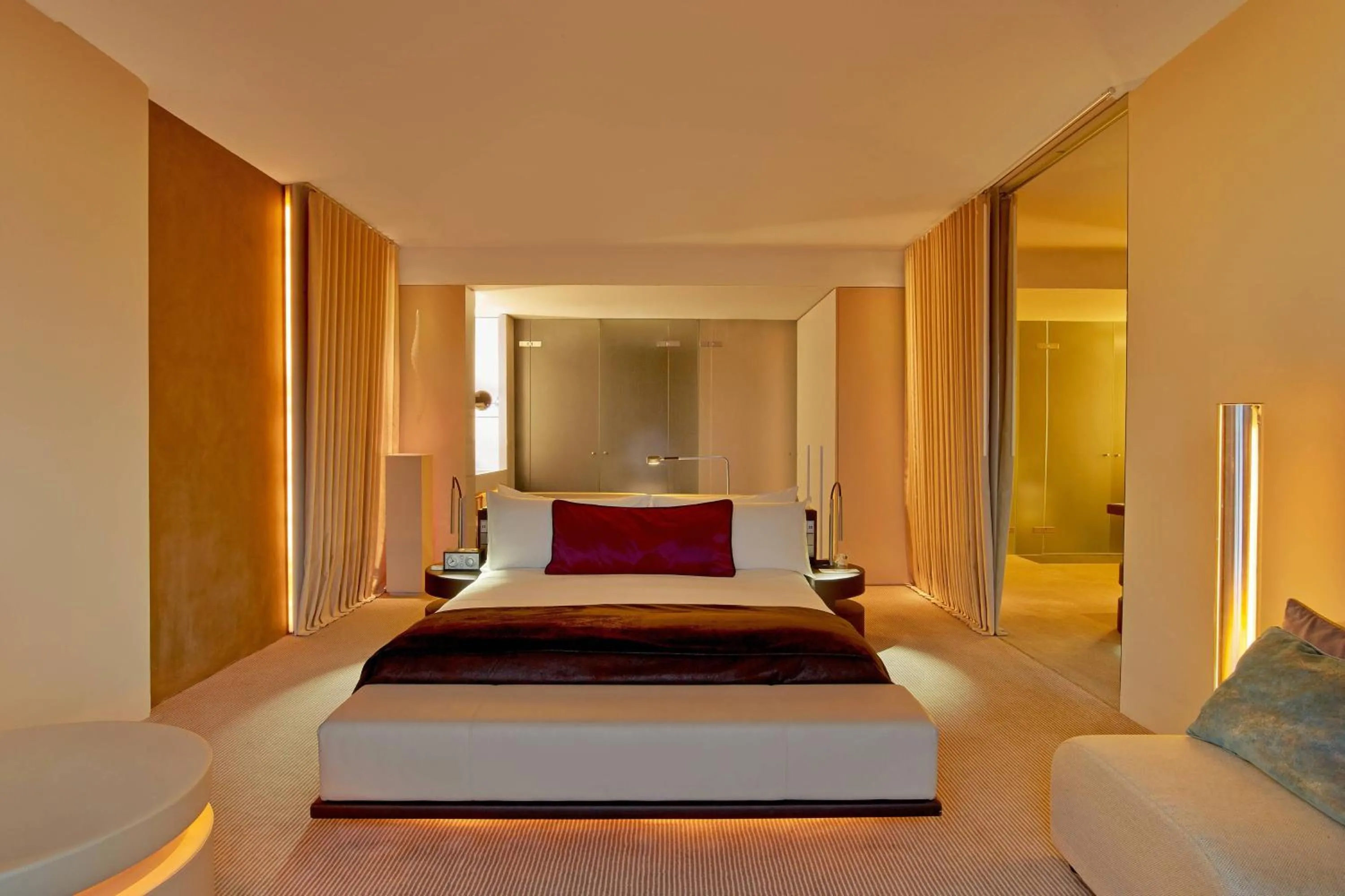 Photo of the whole room, Bed in W Barcelona