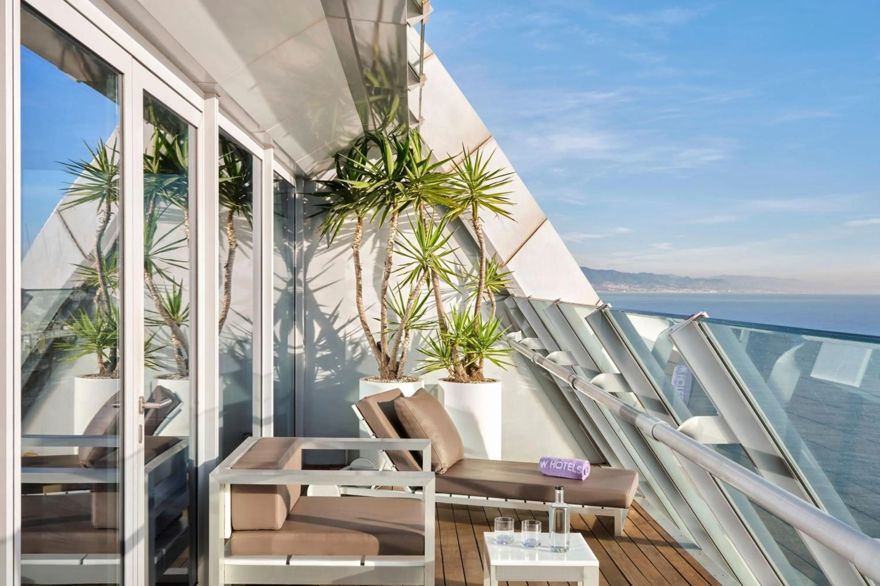 Photo of the whole room in W Barcelona