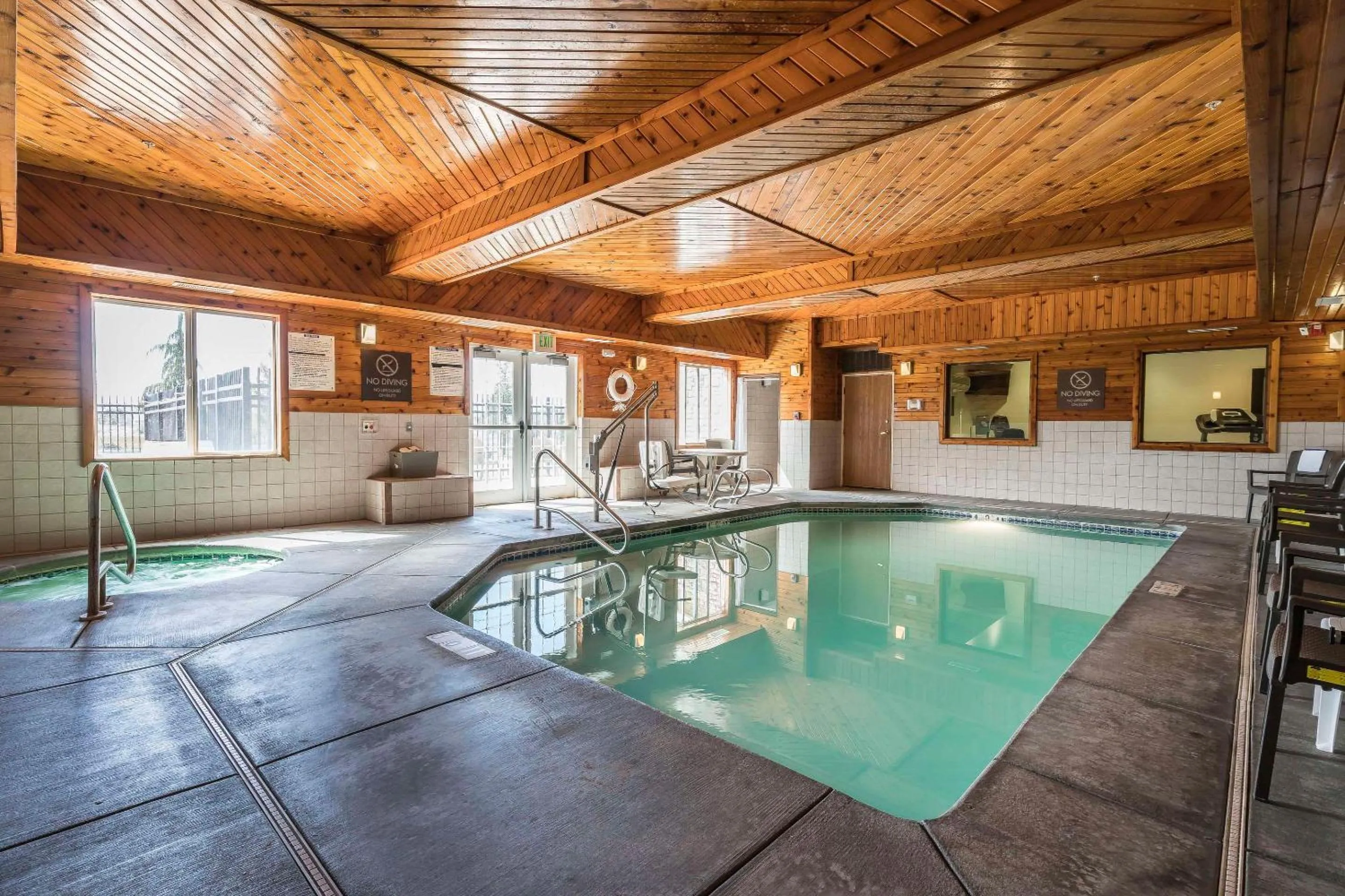 Swimming pool in Comfort Inn & Suites Walla Walla