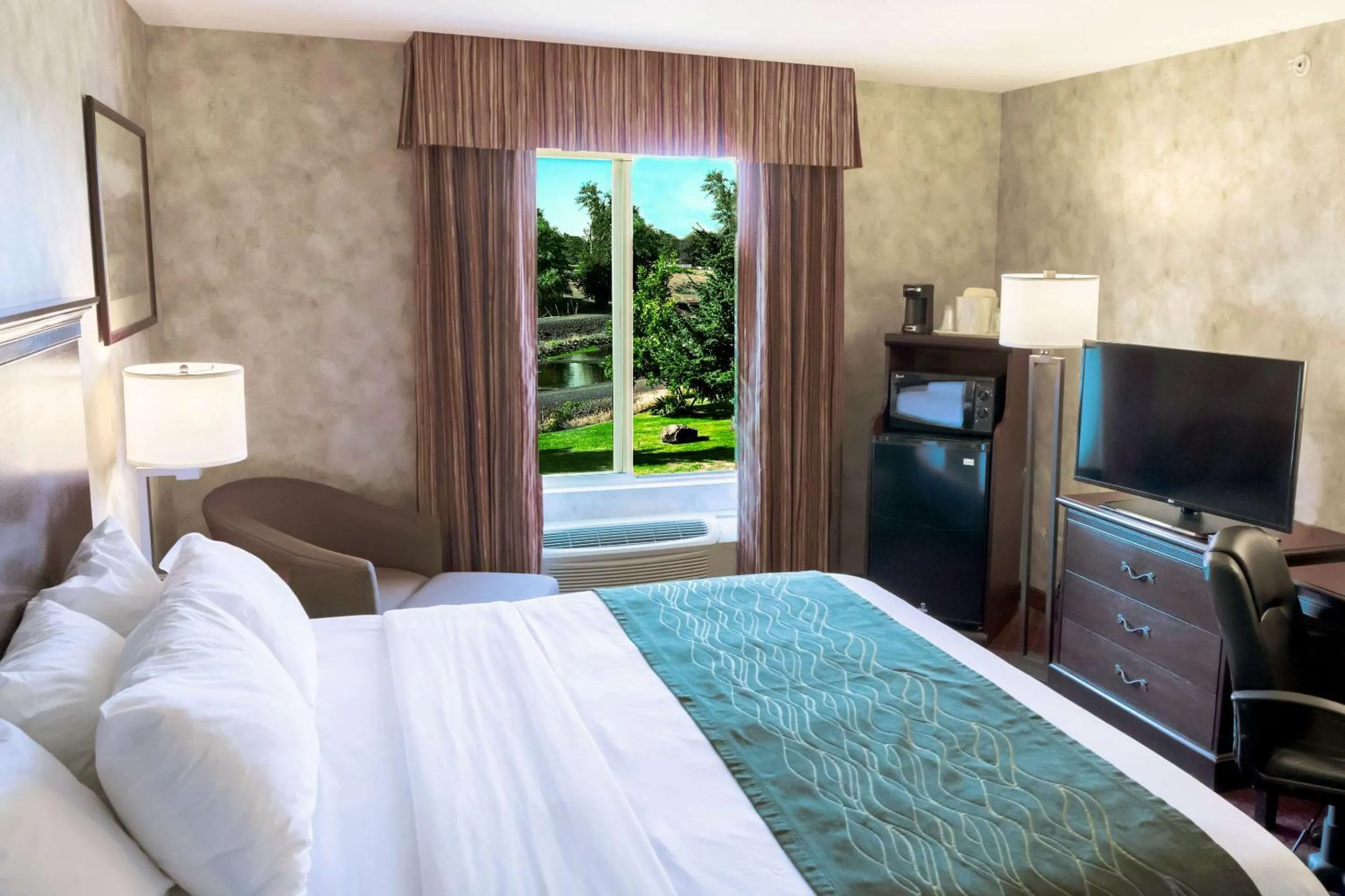 Bedroom, Bed in Comfort Inn & Suites Walla Walla