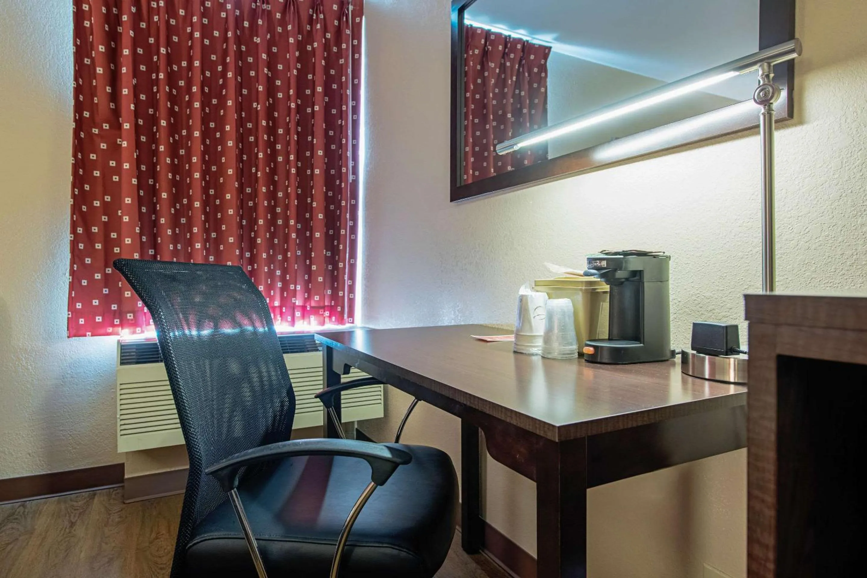 Photo of the whole room in Econo Lodge Buckley Bonney Lake