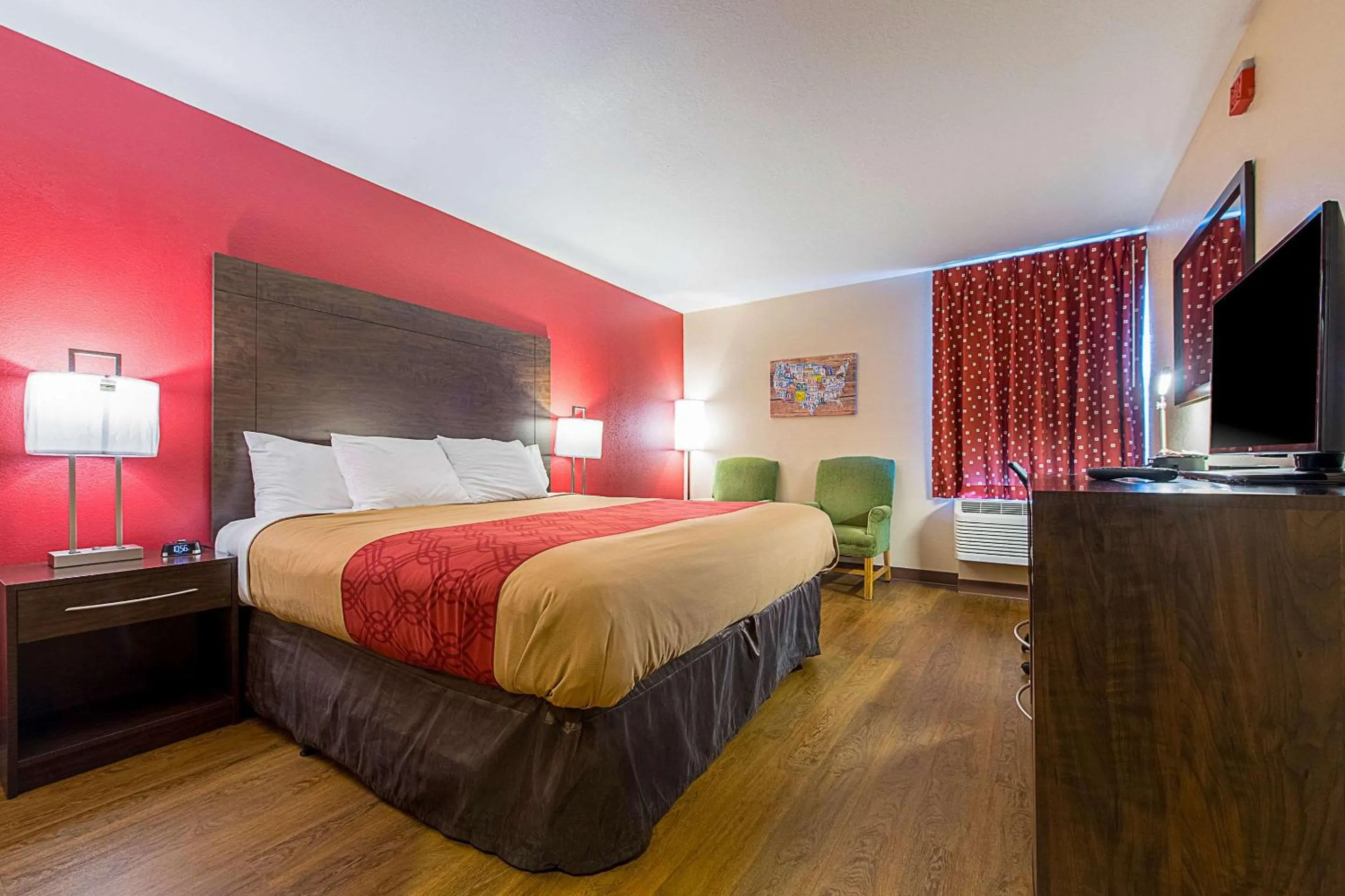 Photo of the whole room, Bed in Econo Lodge Buckley Bonney Lake