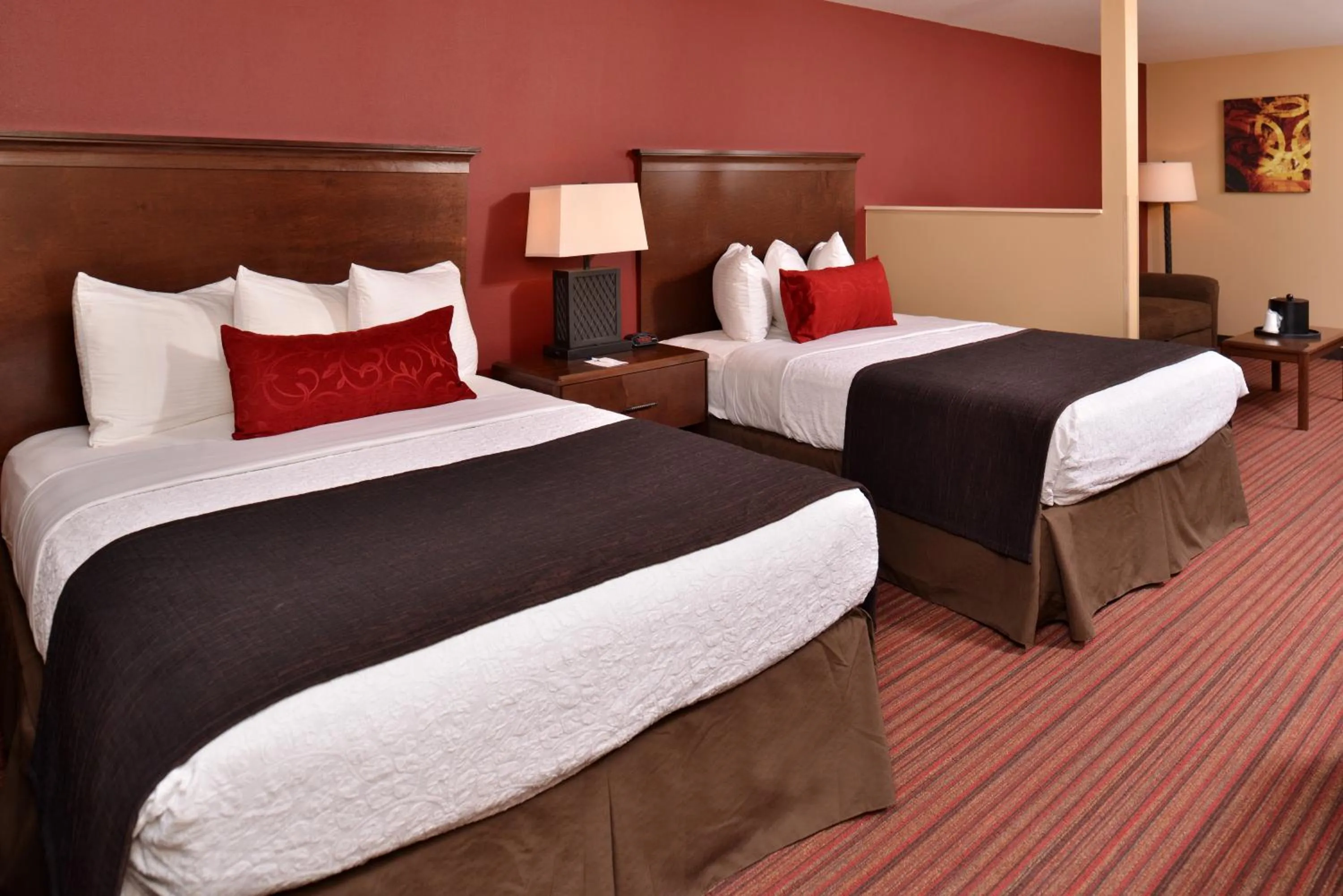 Bed in Best Western Woodland Inn