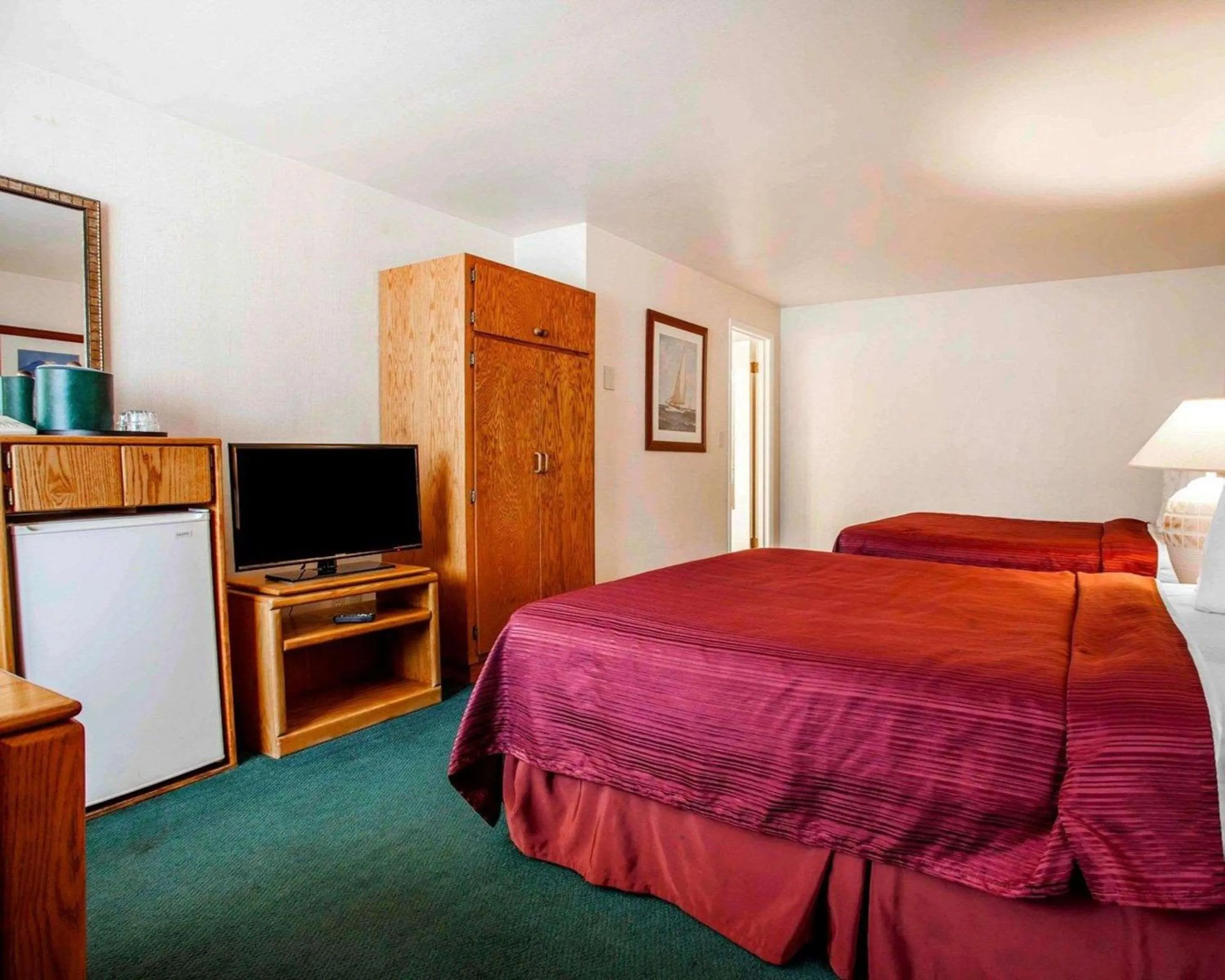 Photo of the whole room, TV/Entertainment Center in Quality Inn & Suites Bremerton near Naval Shipyard