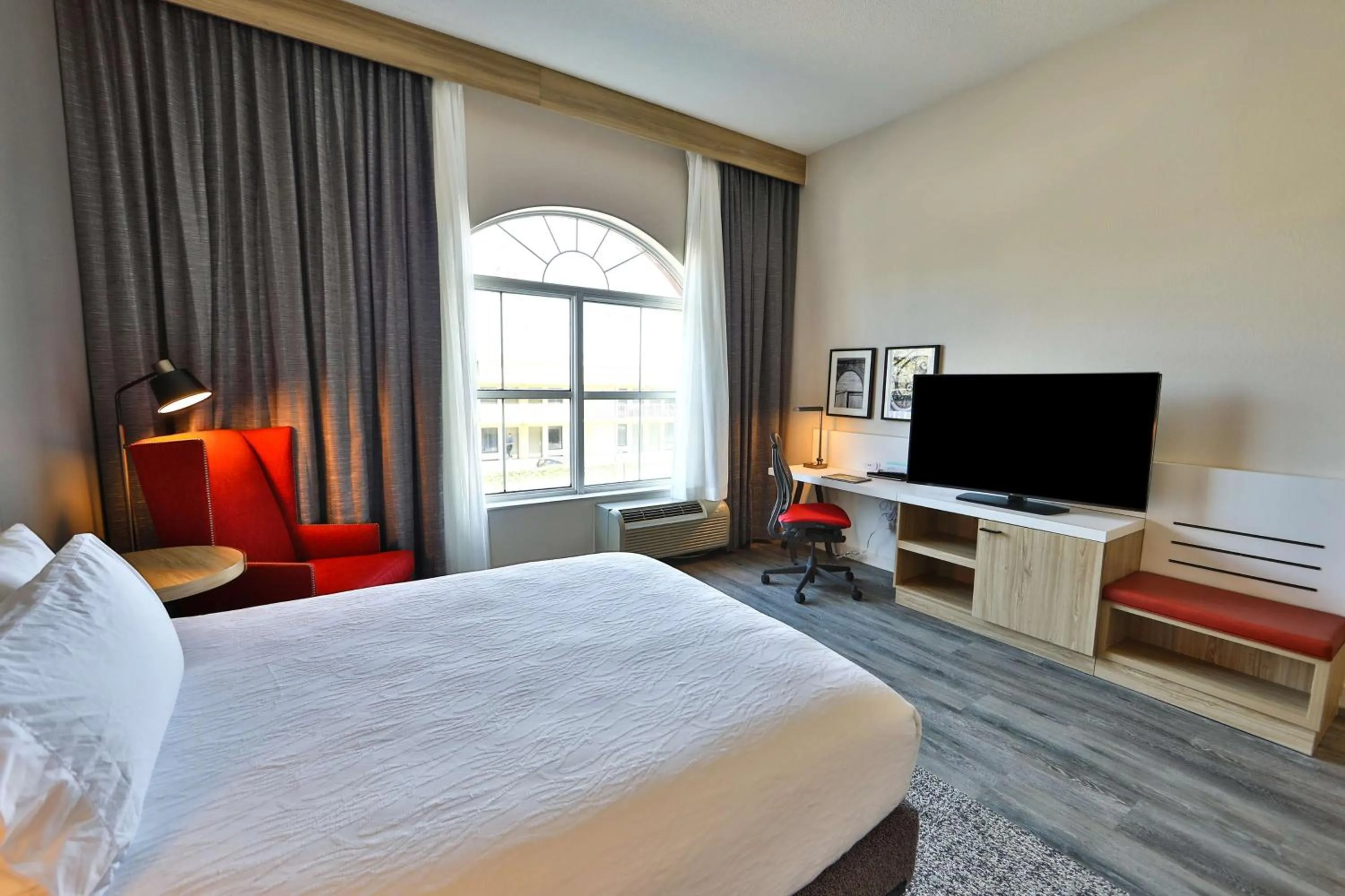 Bed in Hilton Garden Inn Savannah Historic District