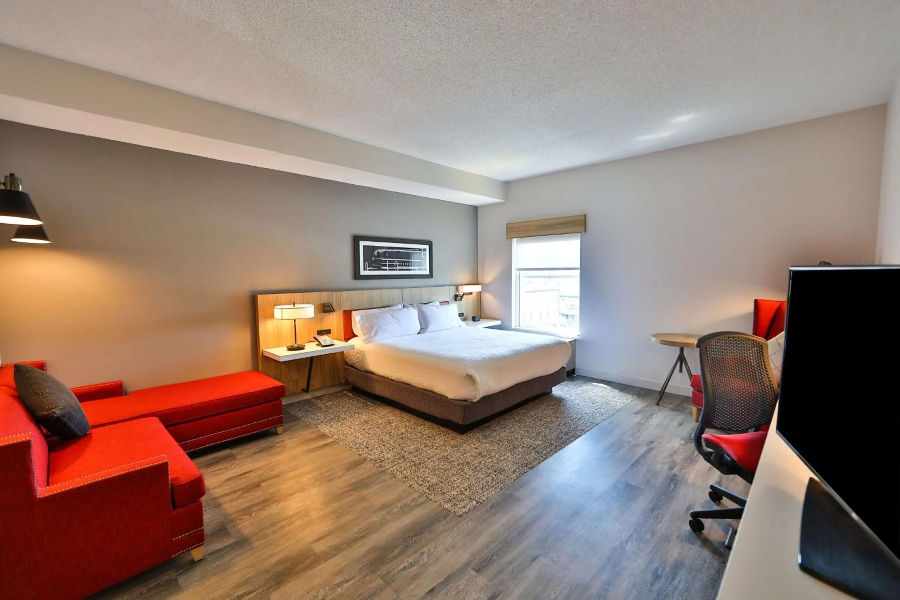 Bedroom, Bed in Hilton Garden Inn Savannah Historic District