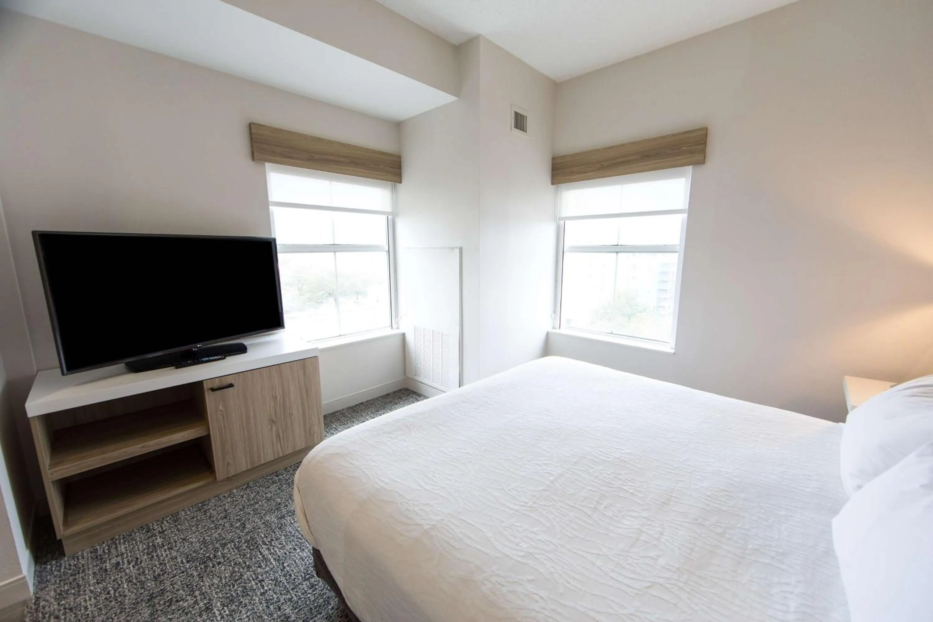 Bed in Hilton Garden Inn Savannah Historic District