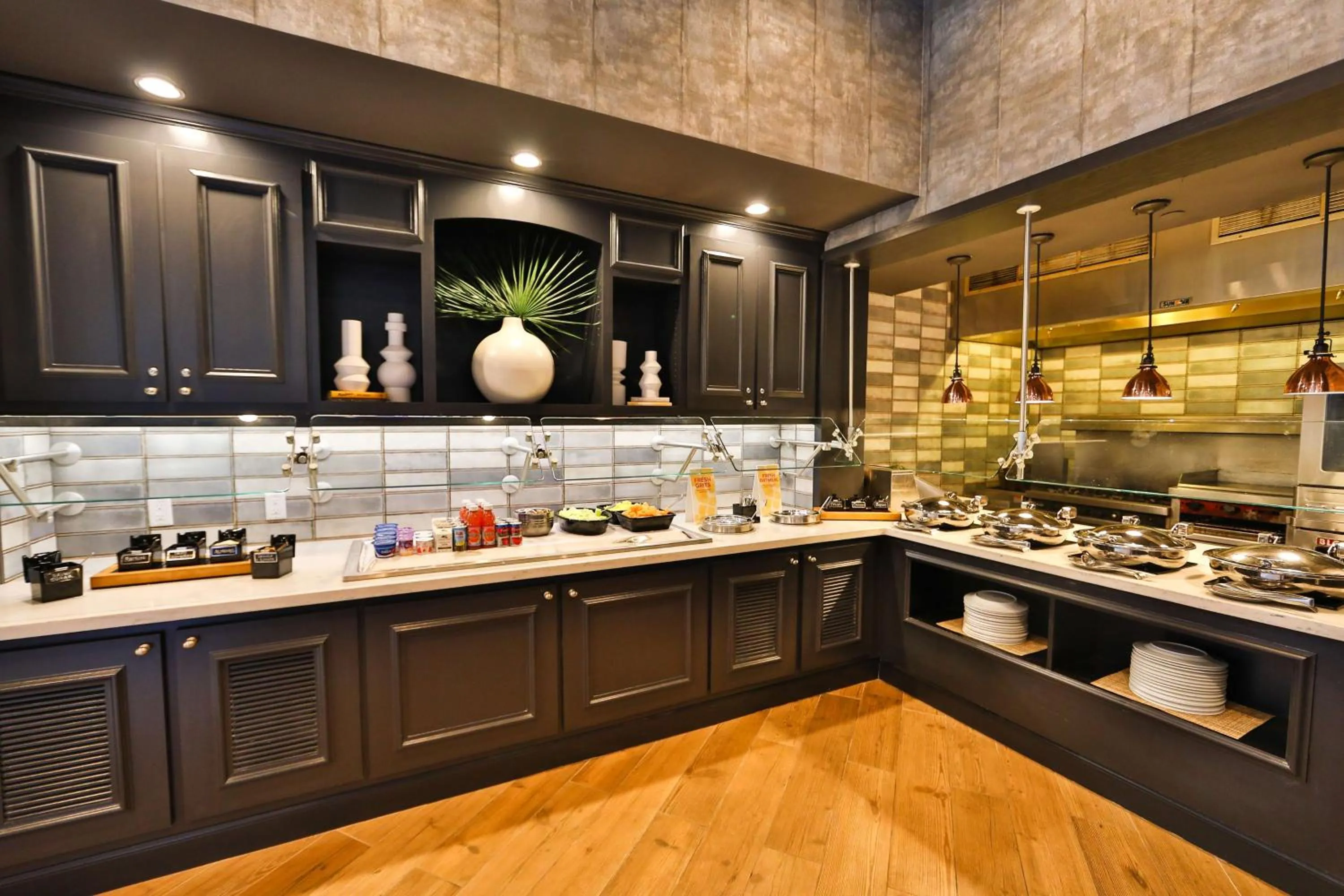 Dining area in Hilton Garden Inn Savannah Historic District