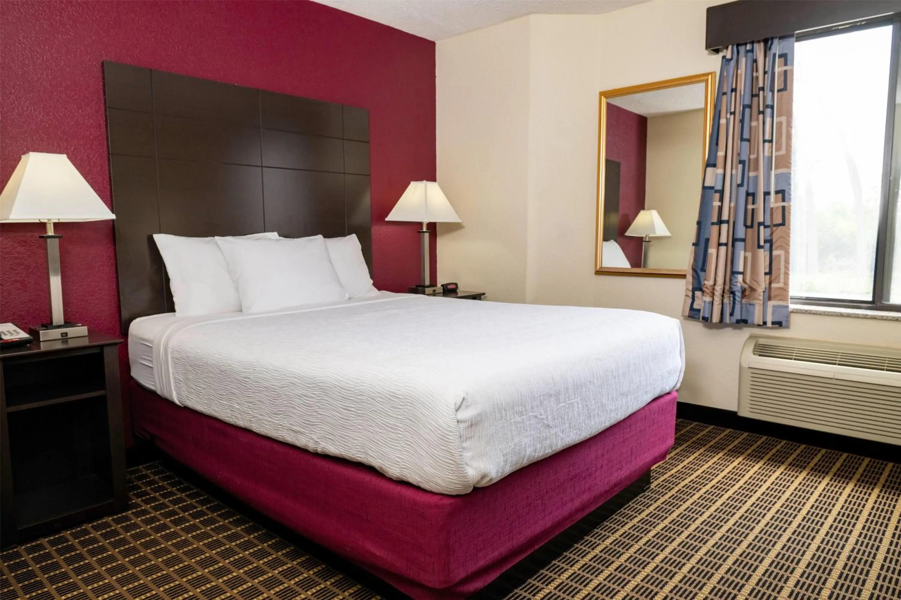 Photo of the whole room, Bed in Baymont Inn & Suites by Wyndham Mukwonago