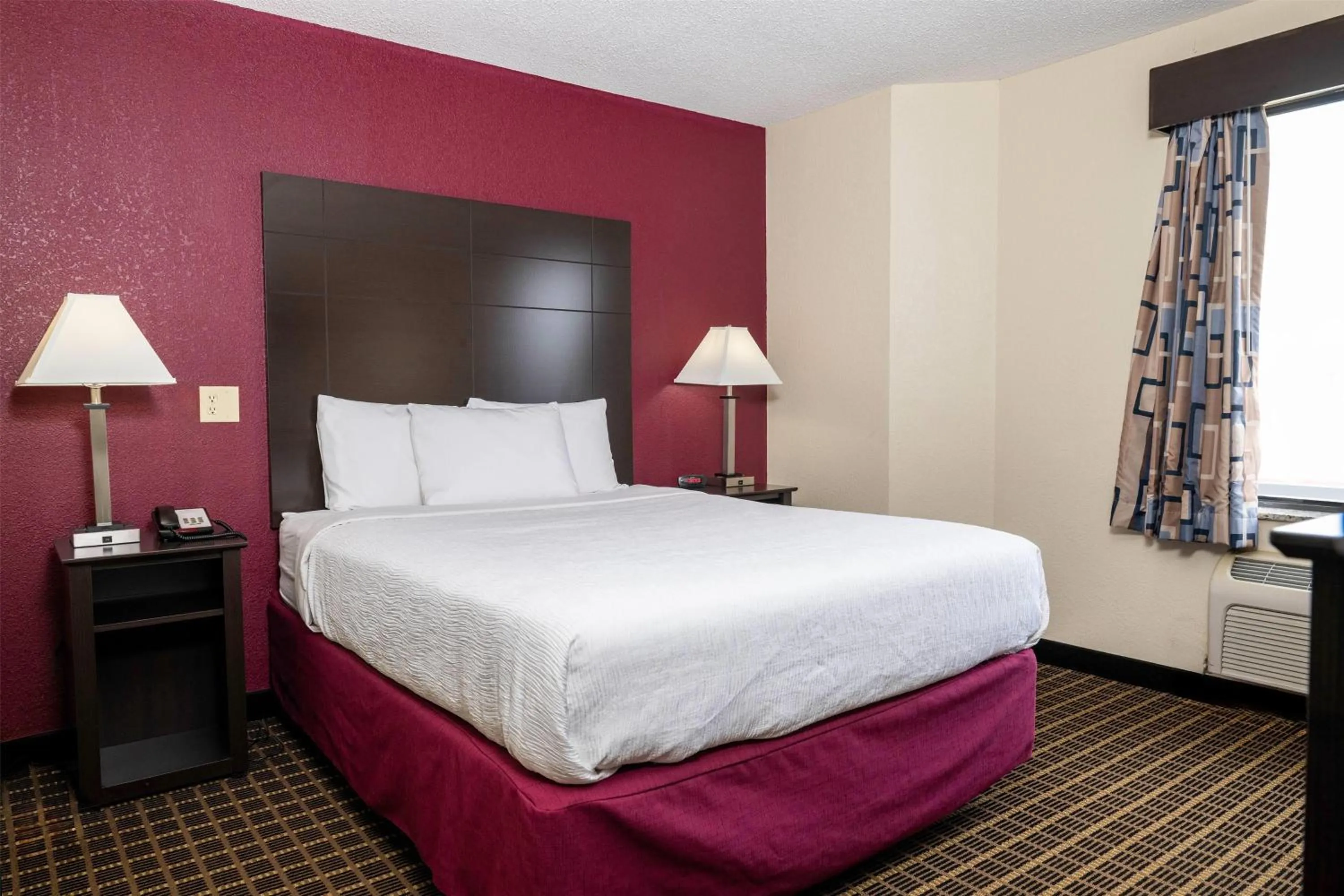 Photo of the whole room, Bed in Baymont Inn & Suites by Wyndham Mukwonago