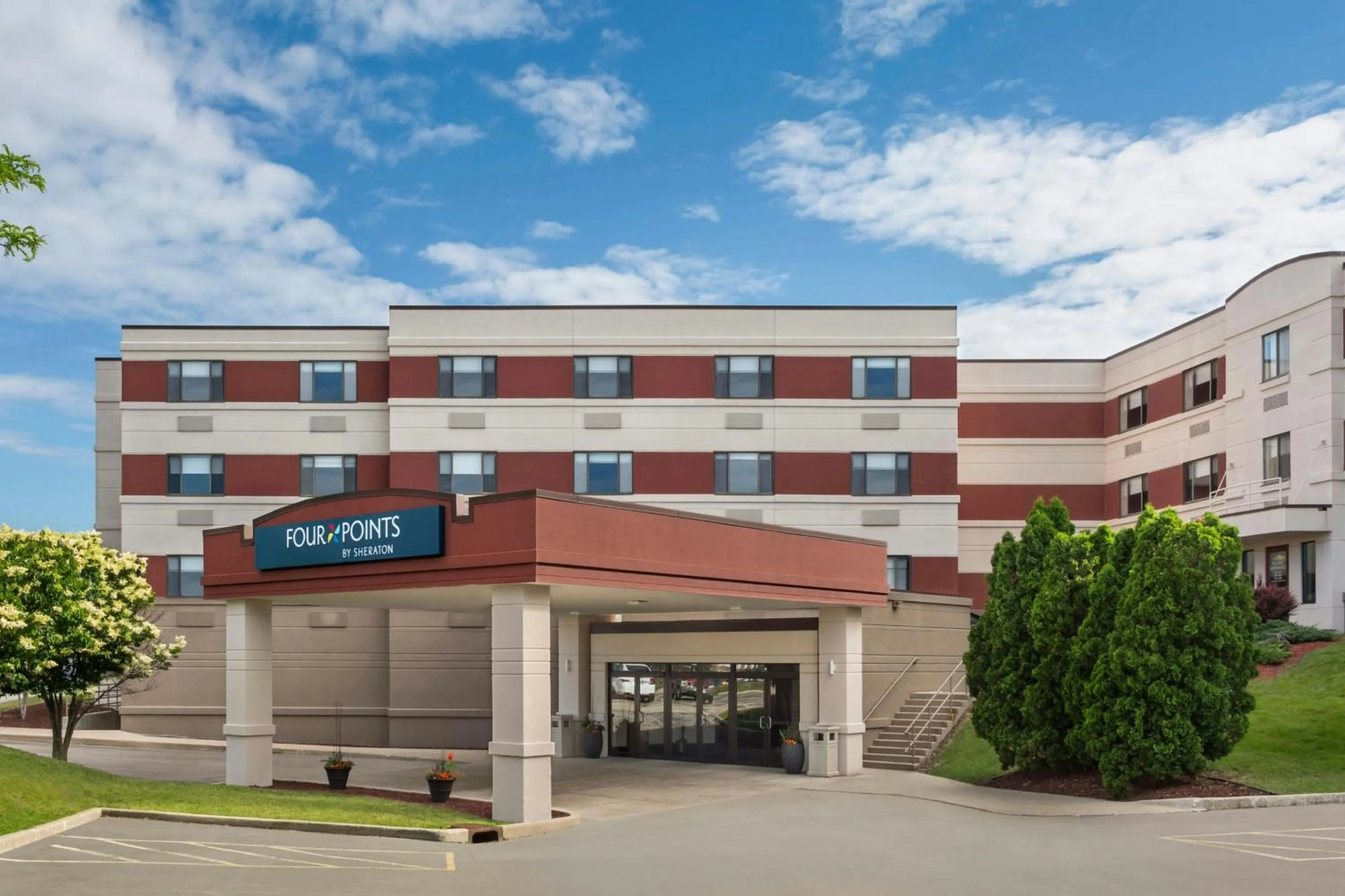 Property building in Four Points by Sheraton Milwaukee Airport