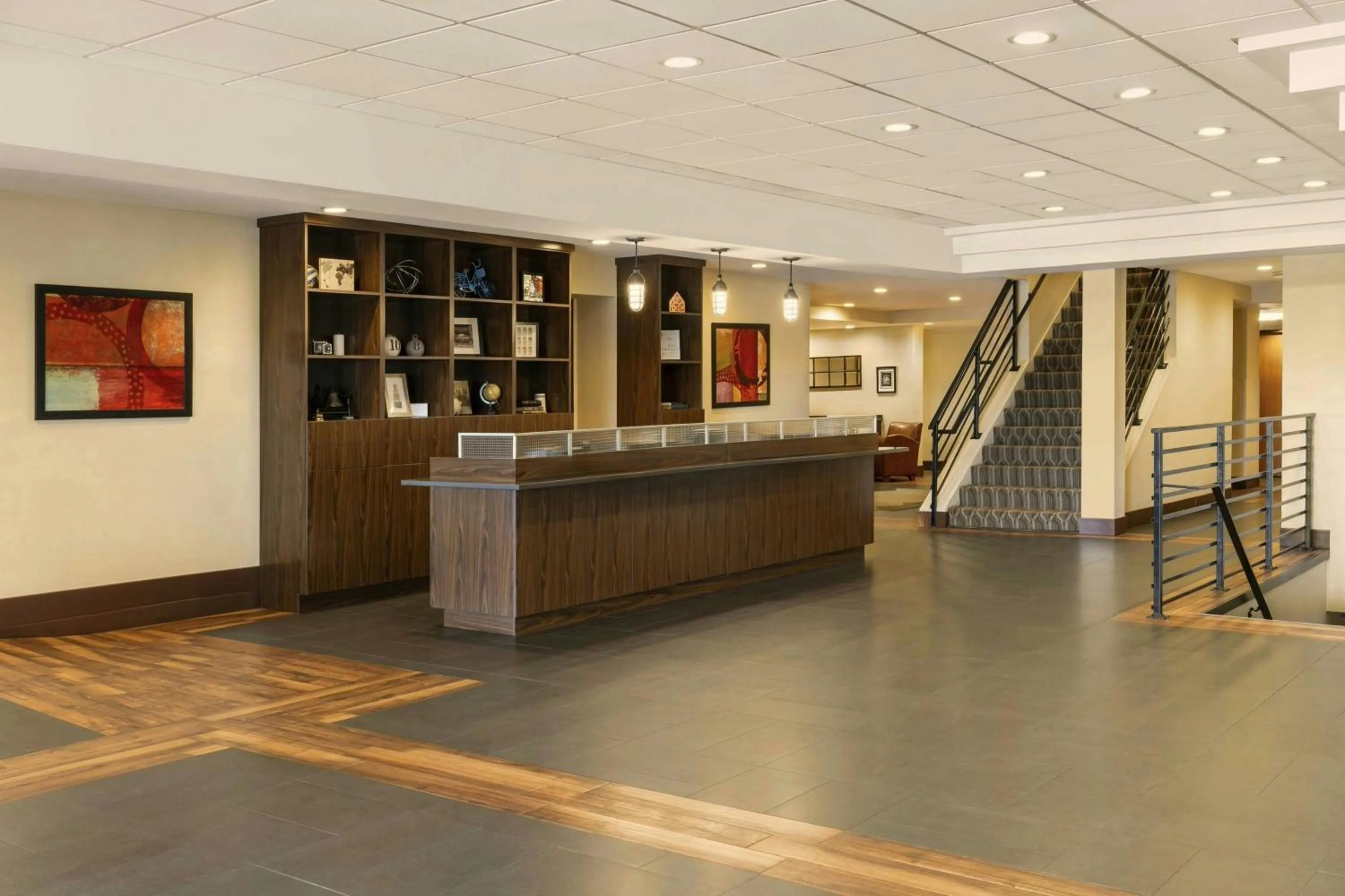 Lobby or reception in Four Points by Sheraton Milwaukee Airport