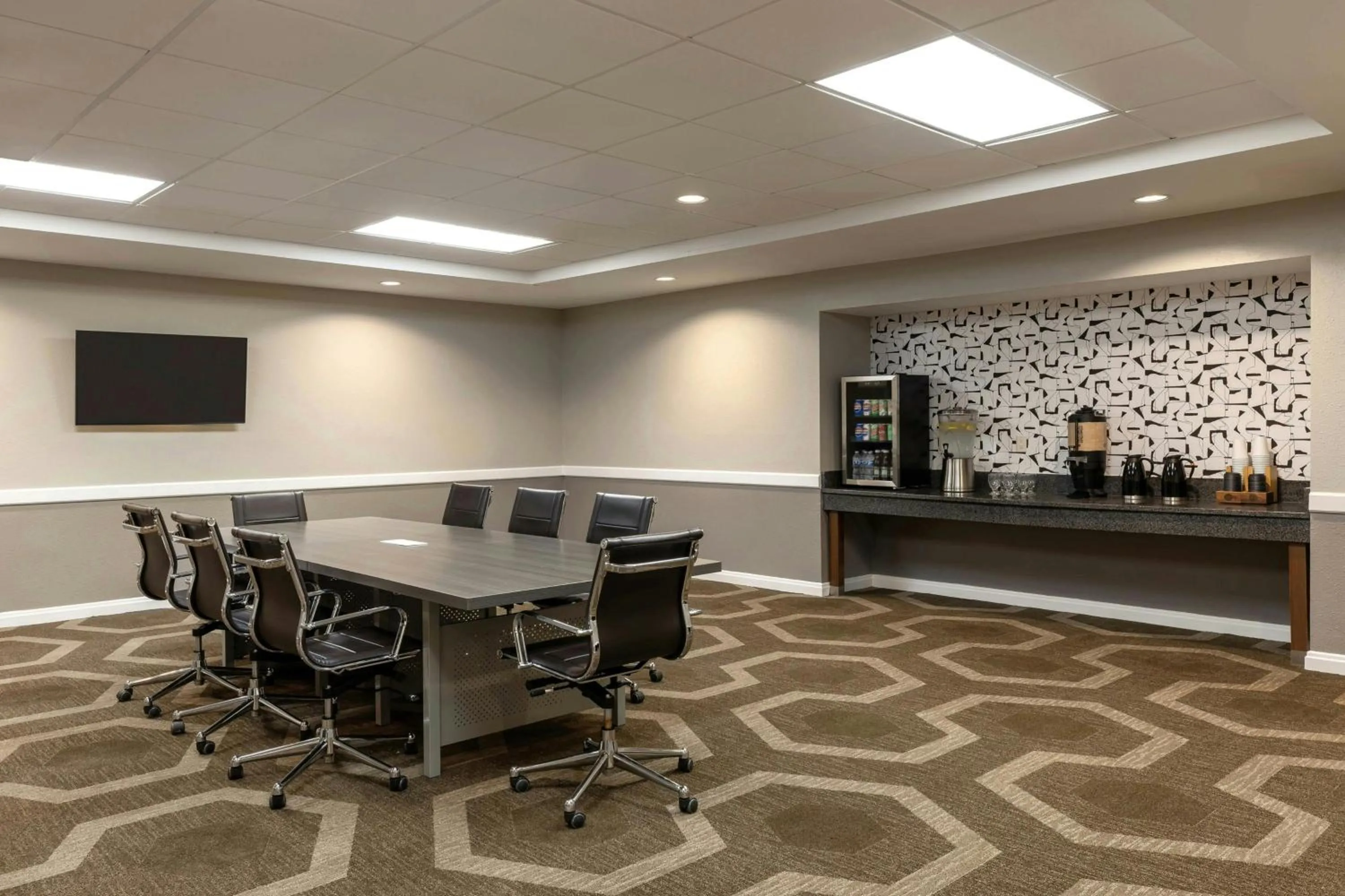 Meeting/conference room in Four Points by Sheraton Milwaukee Airport