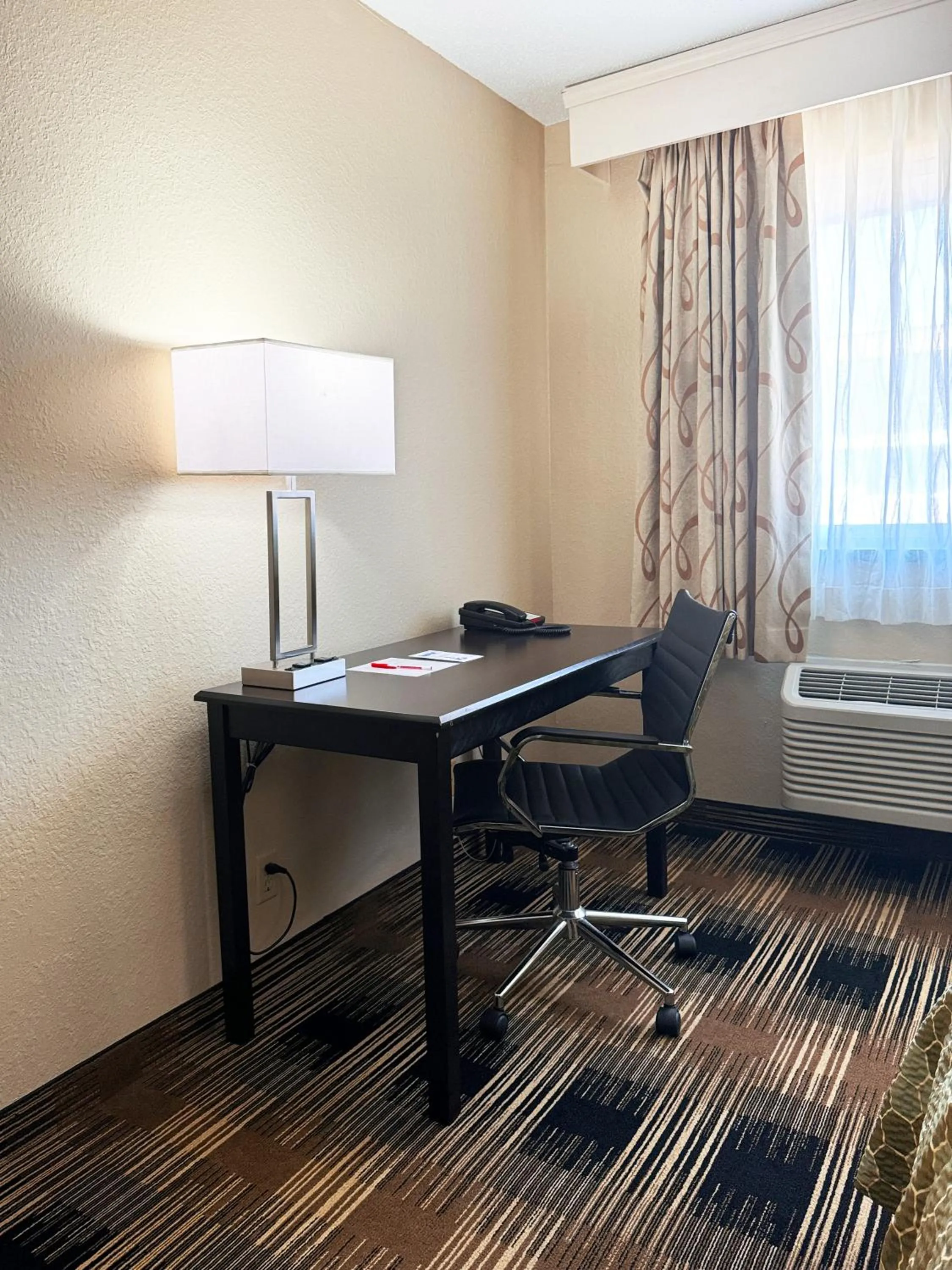 Bedroom in Econo Lodge Wausau - Rothschild