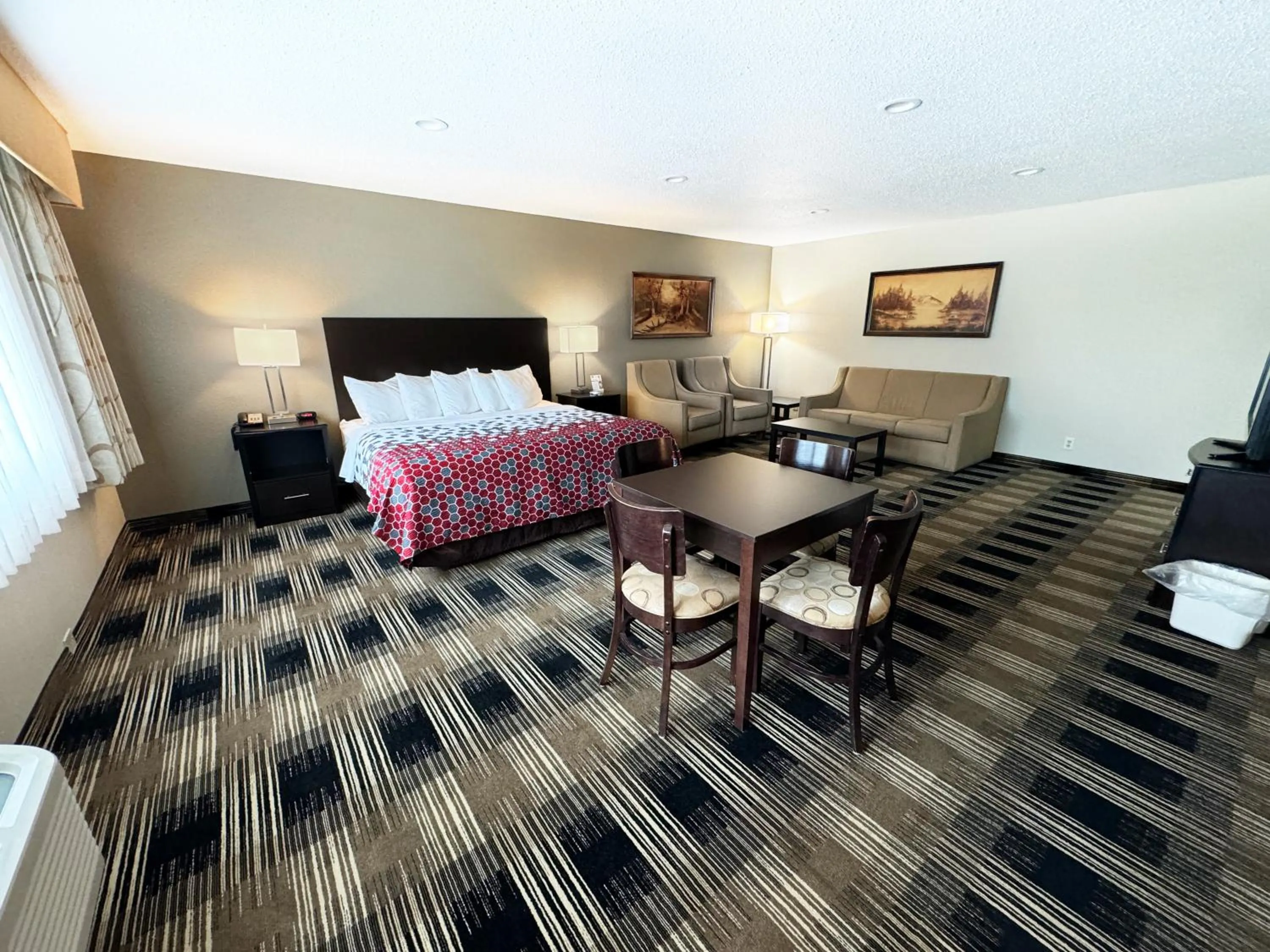 Bedroom, Bed in Econo Lodge Wausau - Rothschild