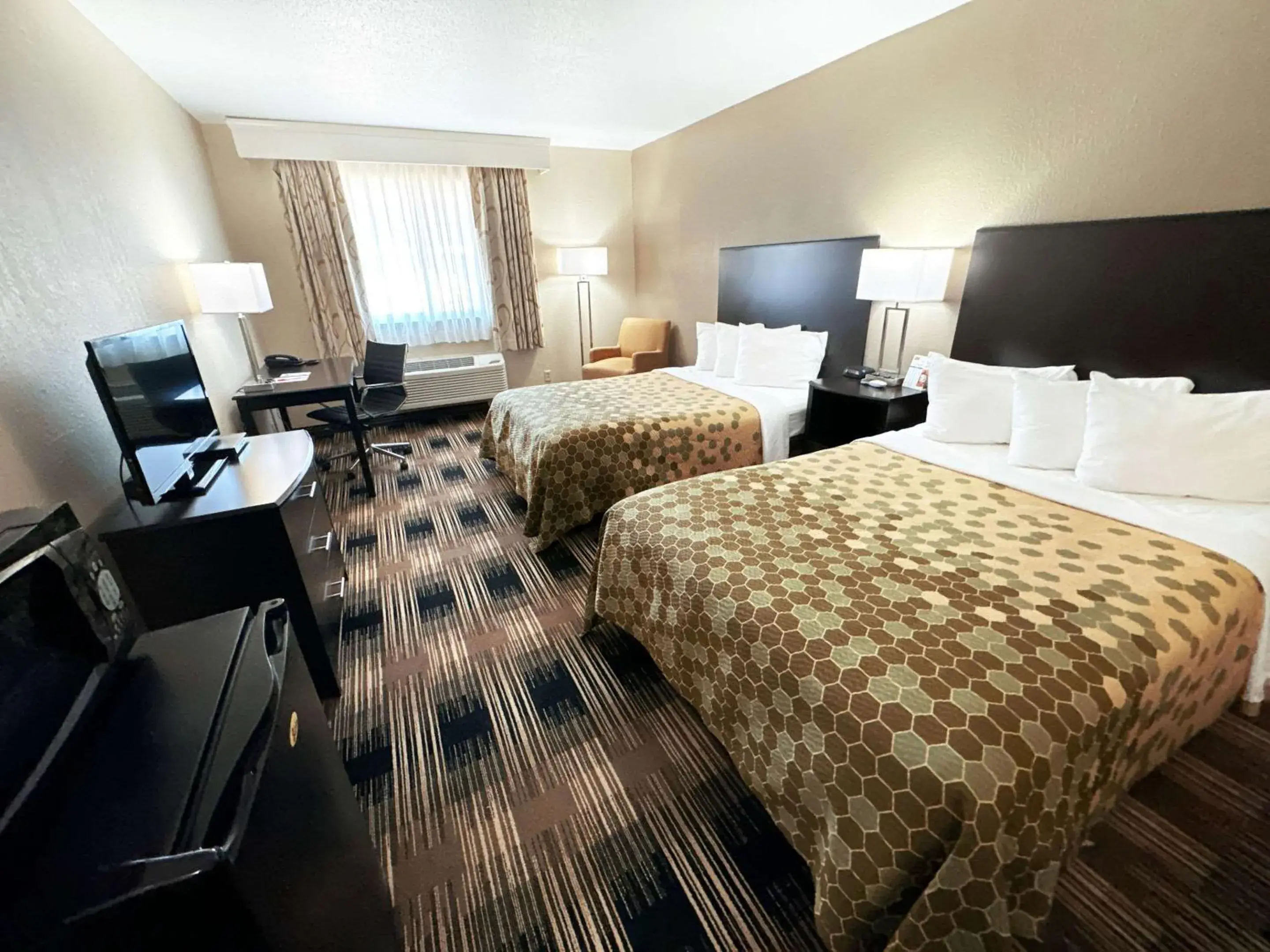 Standard Double Room with Two Double Beds - Non-Smoking in Econo Lodge Wausau - Rothschild Standard Double Room with Two Double Beds - Non-Smoking in Econo Lodge Wausau - Rothschild