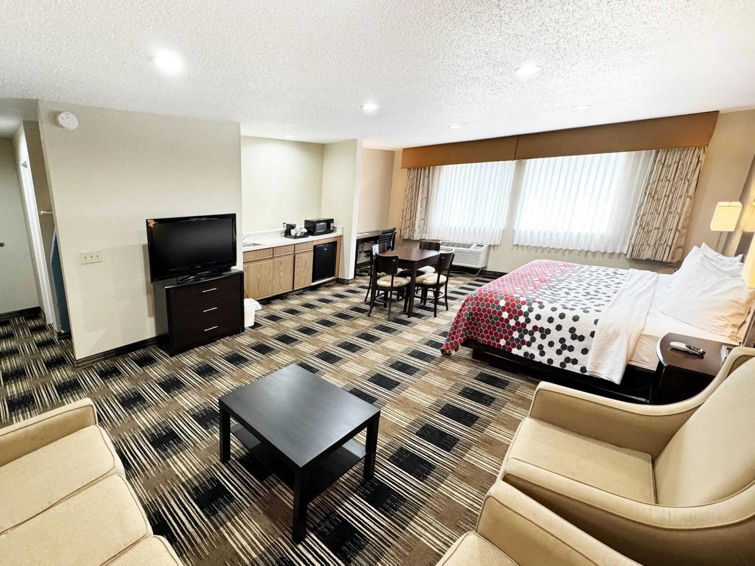 Bedroom, Bed in Econo Lodge Wausau - Rothschild