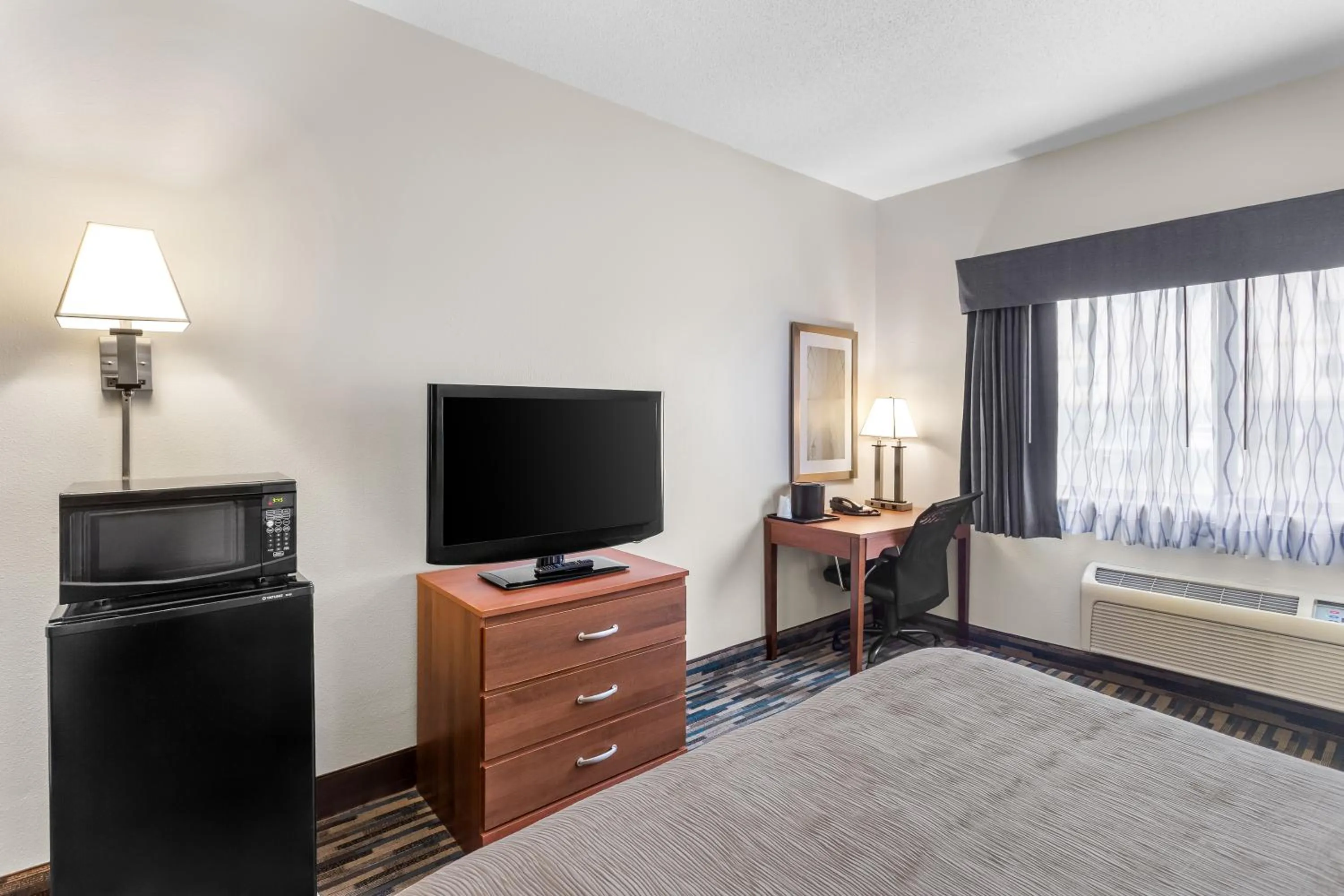 Bed in Quality Inn Beloit