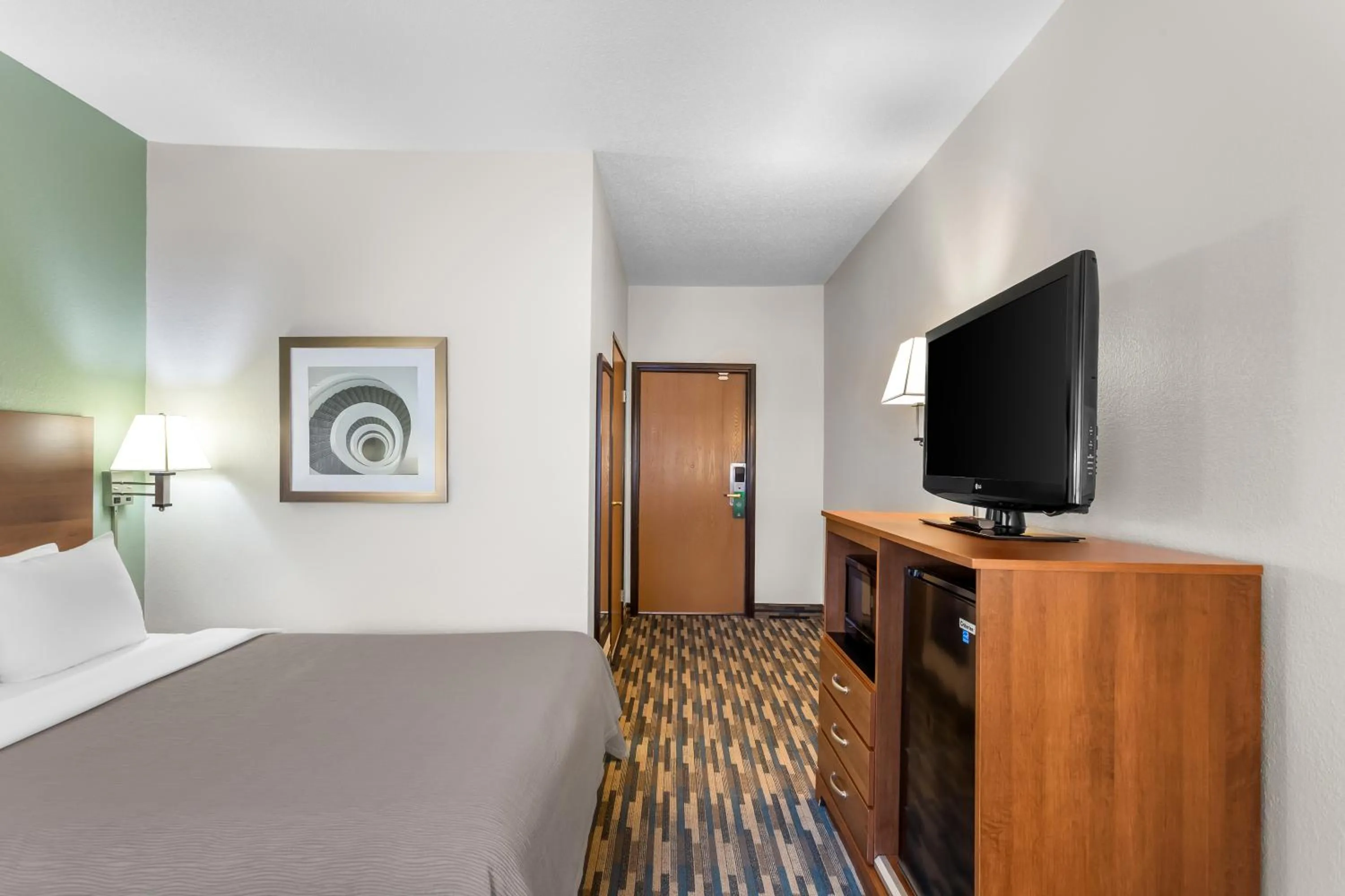 Bed in Quality Inn Beloit