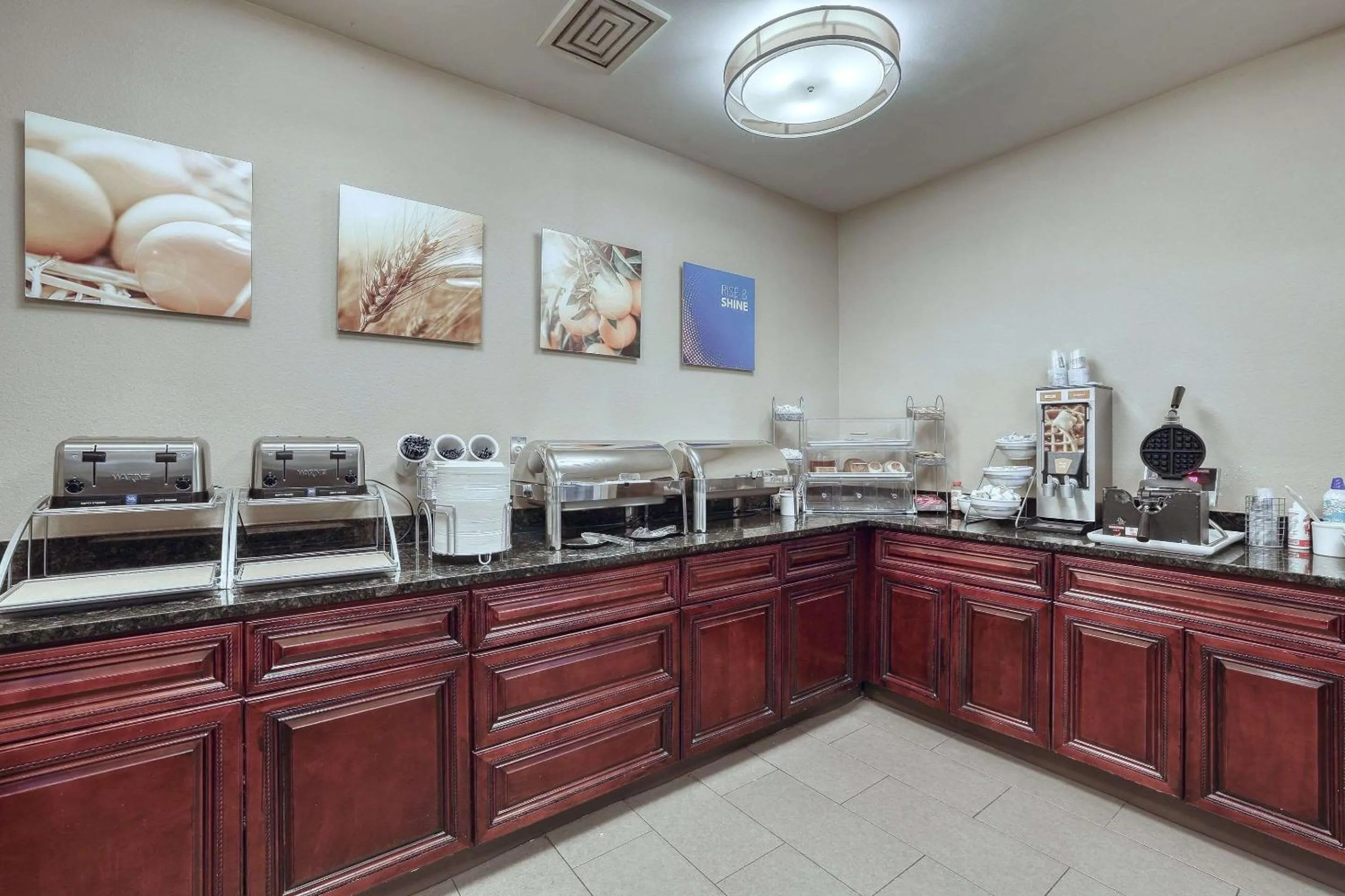 Breakfast in Comfort Suites Appleton Airport