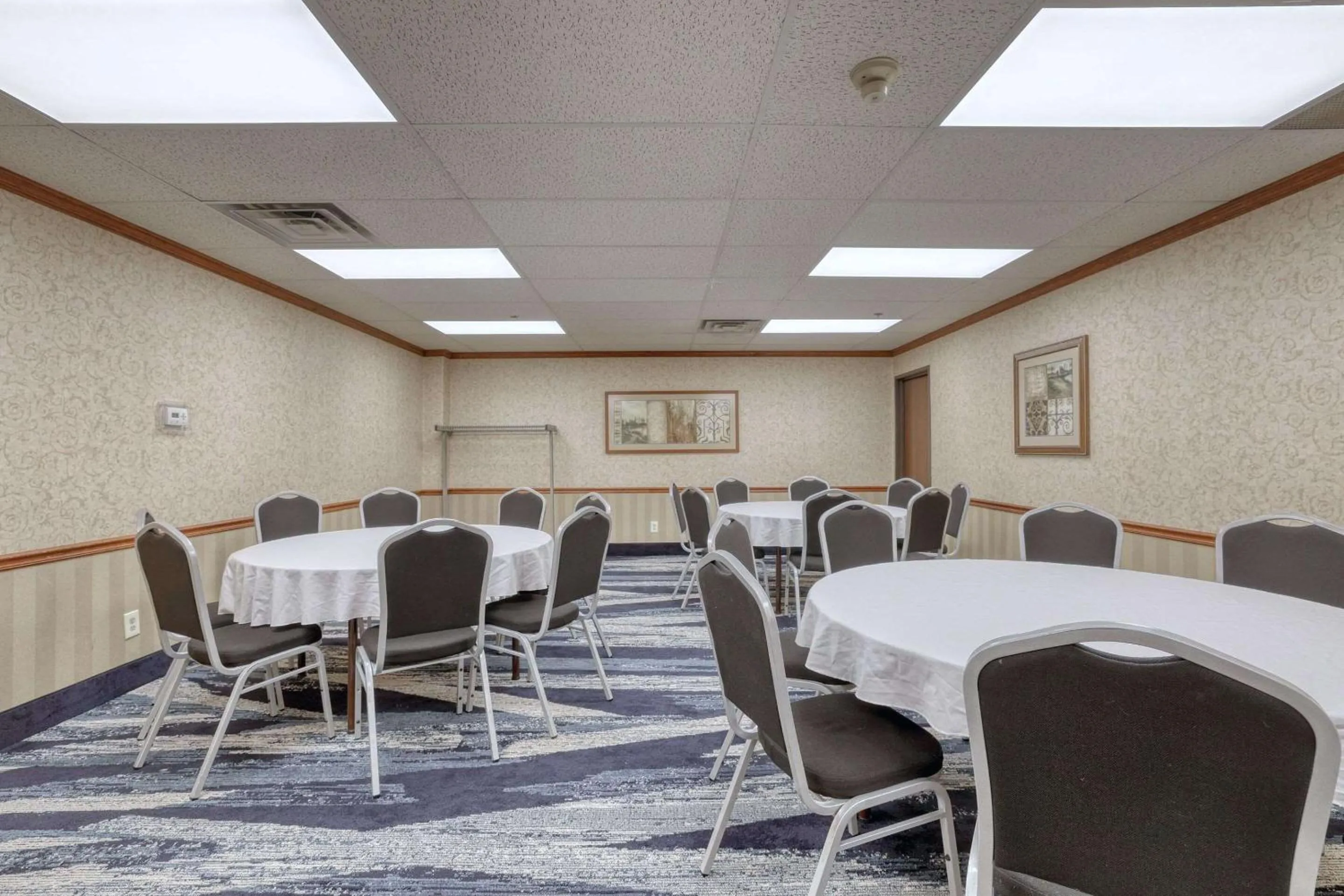 Meeting/conference room in Comfort Suites Appleton Airport
