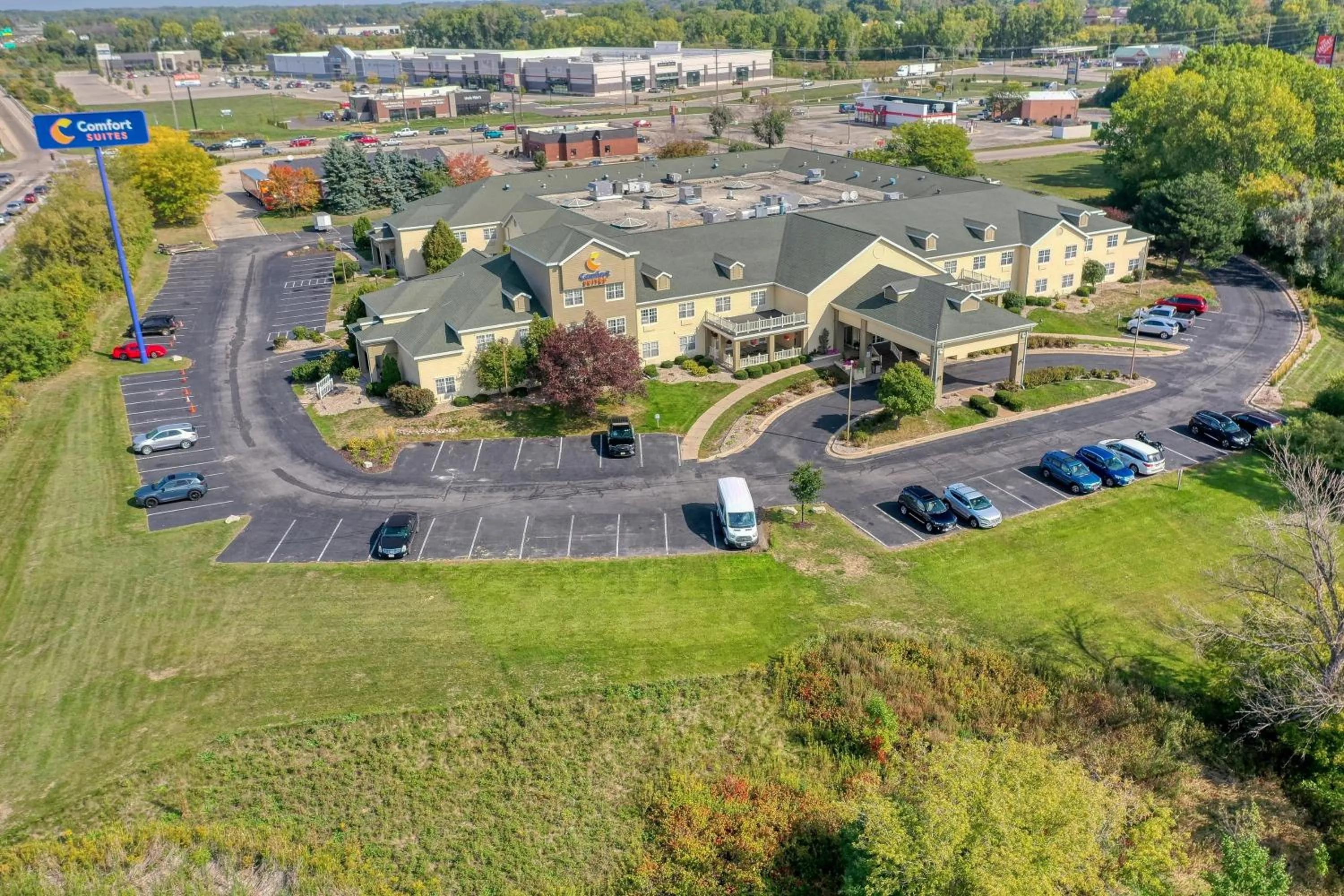 Property building in Comfort Suites Appleton Airport