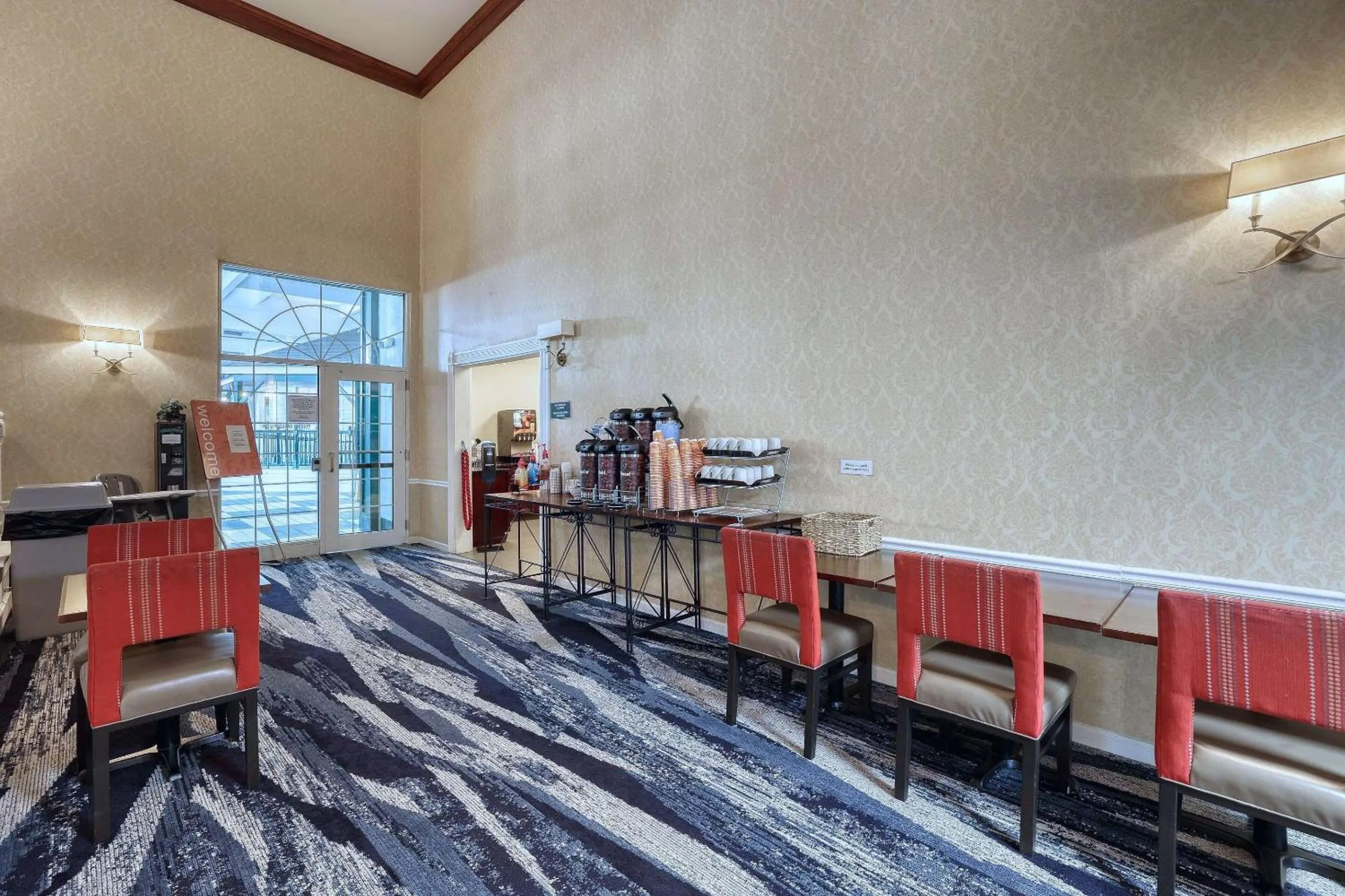 Breakfast in Comfort Suites Appleton Airport