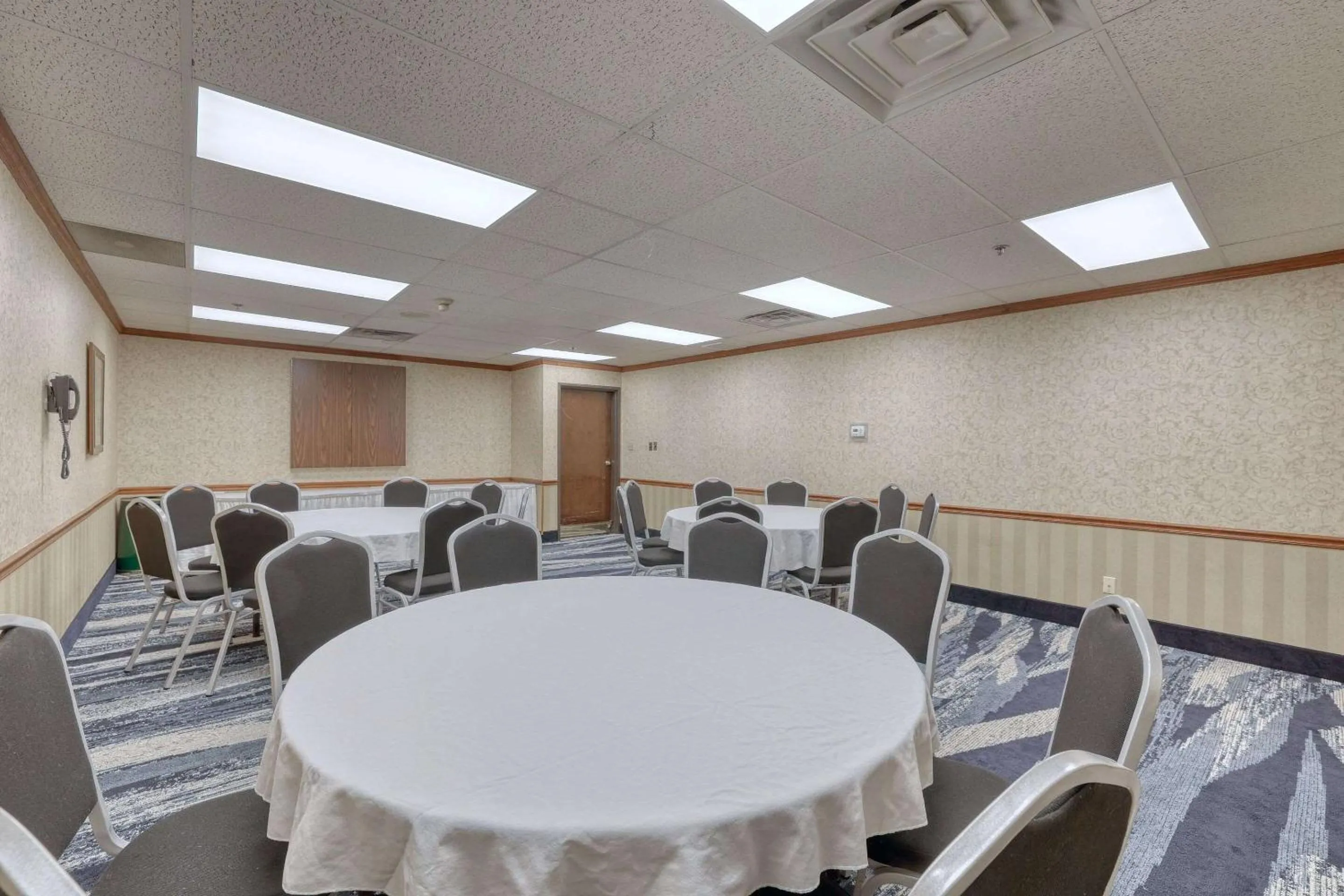Meeting/conference room in Comfort Suites Appleton Airport
