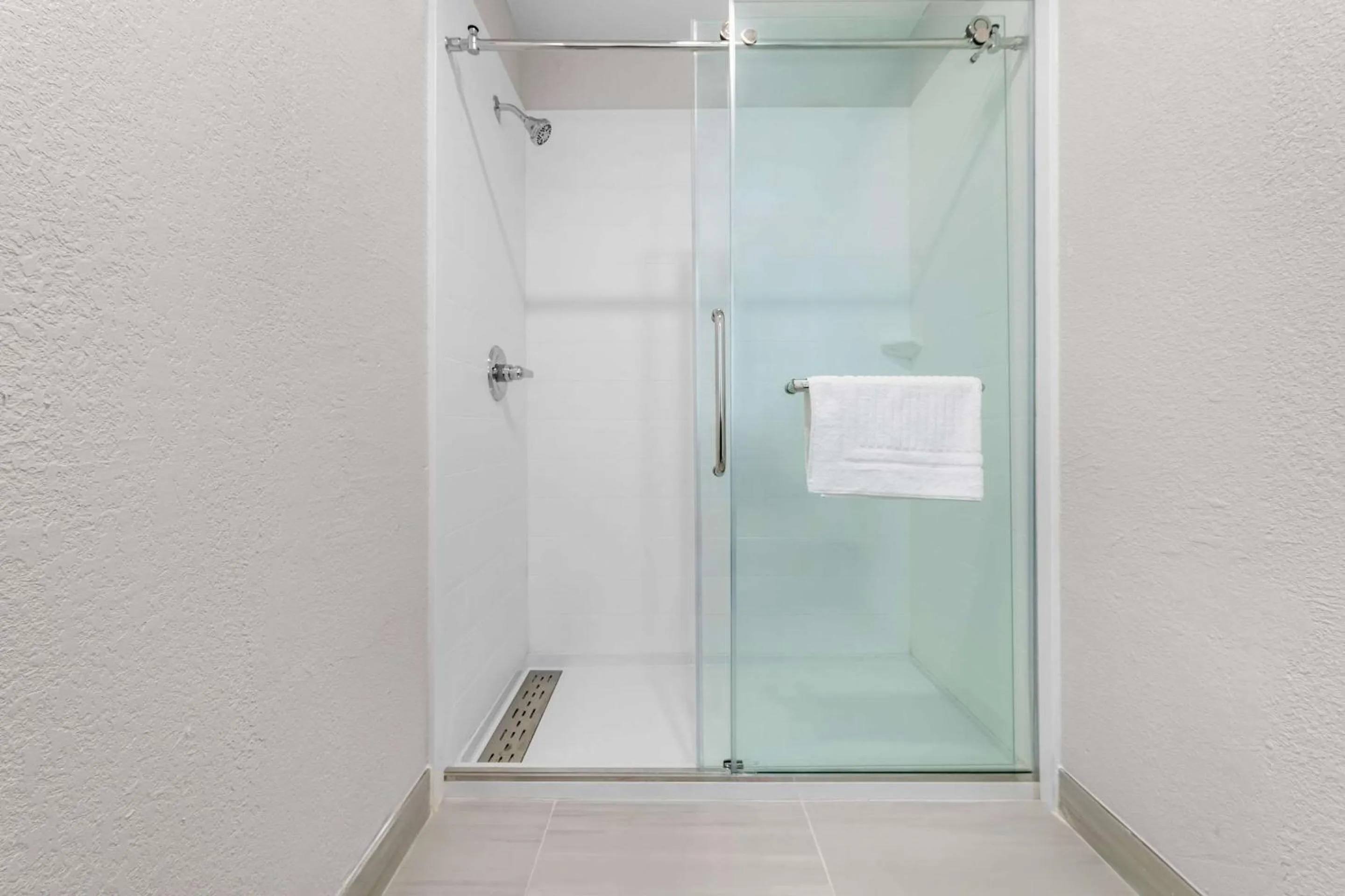 Bedroom in Comfort Suites Stevens Point