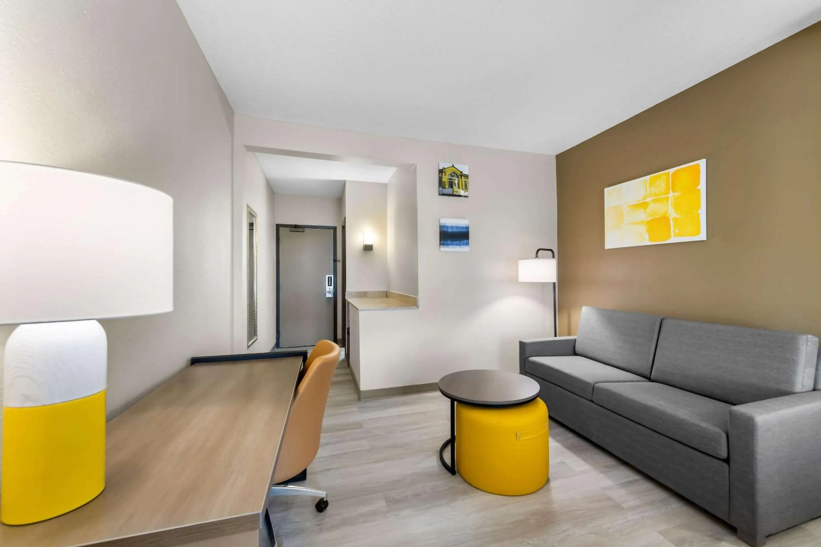 Bedroom in Comfort Suites Stevens Point